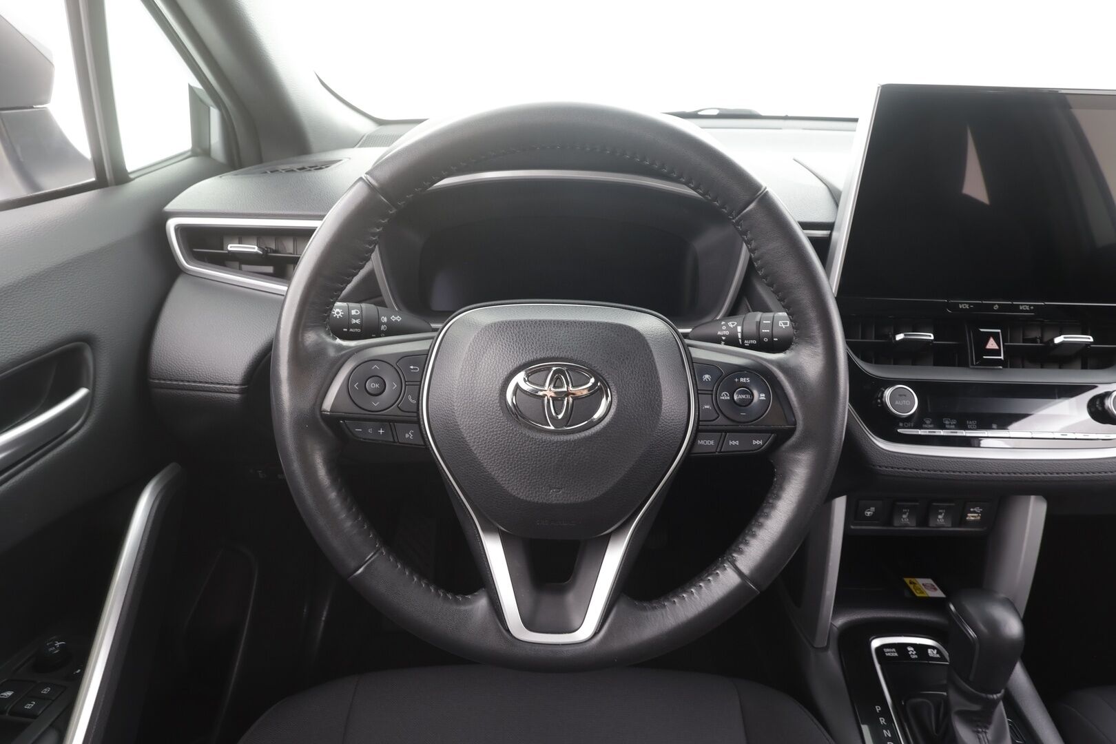 Toyota Corolla Cross 2023 1.8 Hybrid Launch Edition - | Koukku | ACC | P.Kamera | LED | P.Kamera | Katveavustin | Kaistavahti | Digimittaristo | Sisätilanlämmitin | Keyless | Kahdet renkaat | Merkkihuollot | 1-om Suomi-auto |