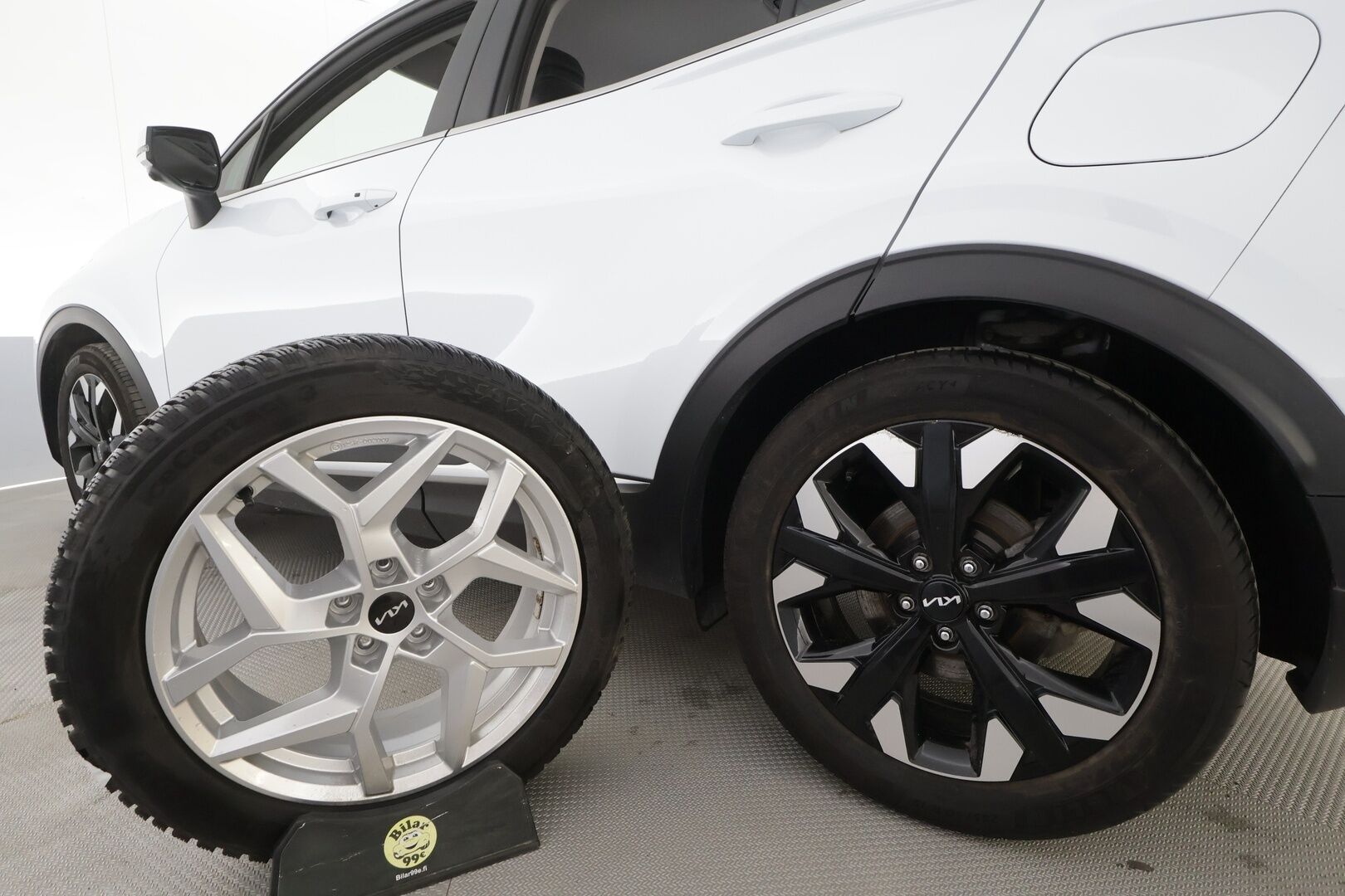 Kia Sportage 2023 1,6 T-GDI AWD Plug-in Hybrid Business Premium AT 265hv - | ACC | H&K | 360° | Lohko+Sisä | Sähköpenkit | Katvevaroitin | Ratinlämmitin | LED | Navi | Sähköluukku | Apple&Android | Puolinahat | Suomi-auto | Kahdet renkaat aluvanteilla | Merkkihuollettu | 