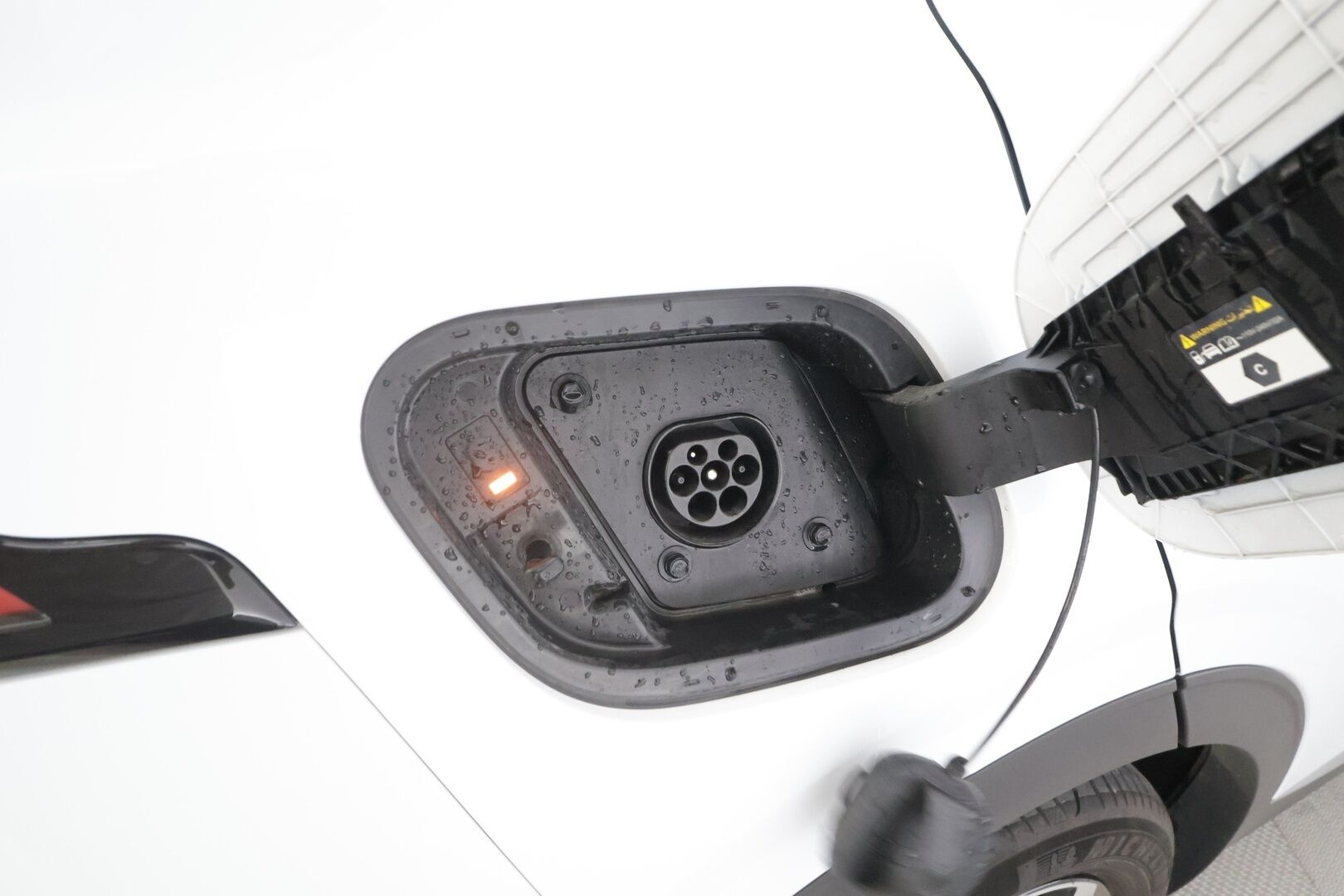 Kia Sportage 2023 1,6 T-GDI AWD Plug-in Hybrid Business Premium AT 265hv - | ACC | H&K | 360° | Lohko+Sisä | Sähköpenkit | Katvevaroitin | Ratinlämmitin | LED | Navi | Sähköluukku | Apple&Android | Puolinahat | Suomi-auto | Kahdet renkaat aluvanteilla | Merkkihuollettu | 