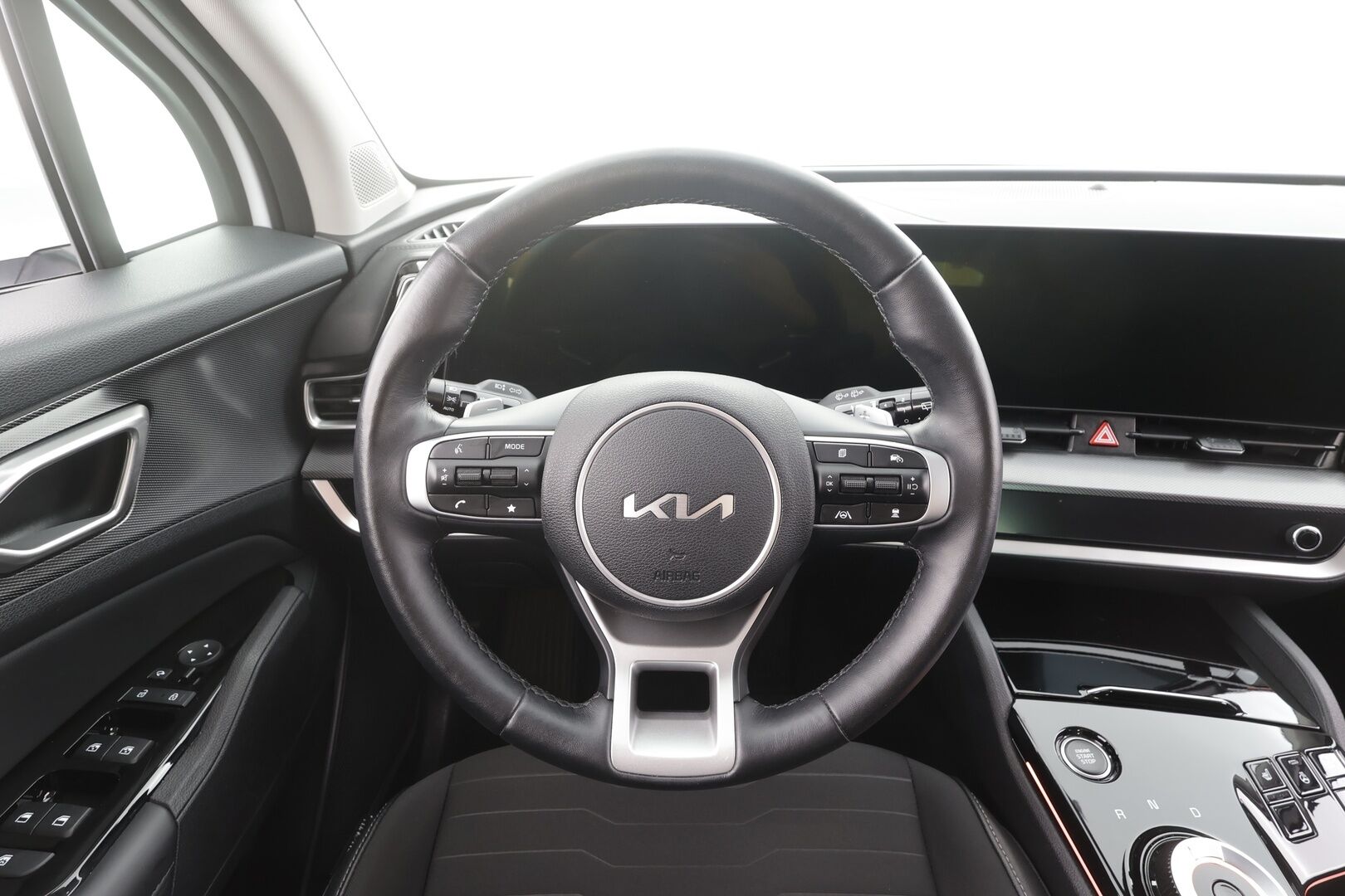 Kia Sportage 2023 1,6 T-GDI AWD Plug-in Hybrid Business Premium AT 265hv - | ACC | H&K | 360° | Lohko+Sisä | Sähköpenkit | Katvevaroitin | Ratinlämmitin | LED | Navi | Sähköluukku | Apple&Android | Puolinahat | Suomi-auto | Kahdet renkaat aluvanteilla | Merkkihuollettu | 