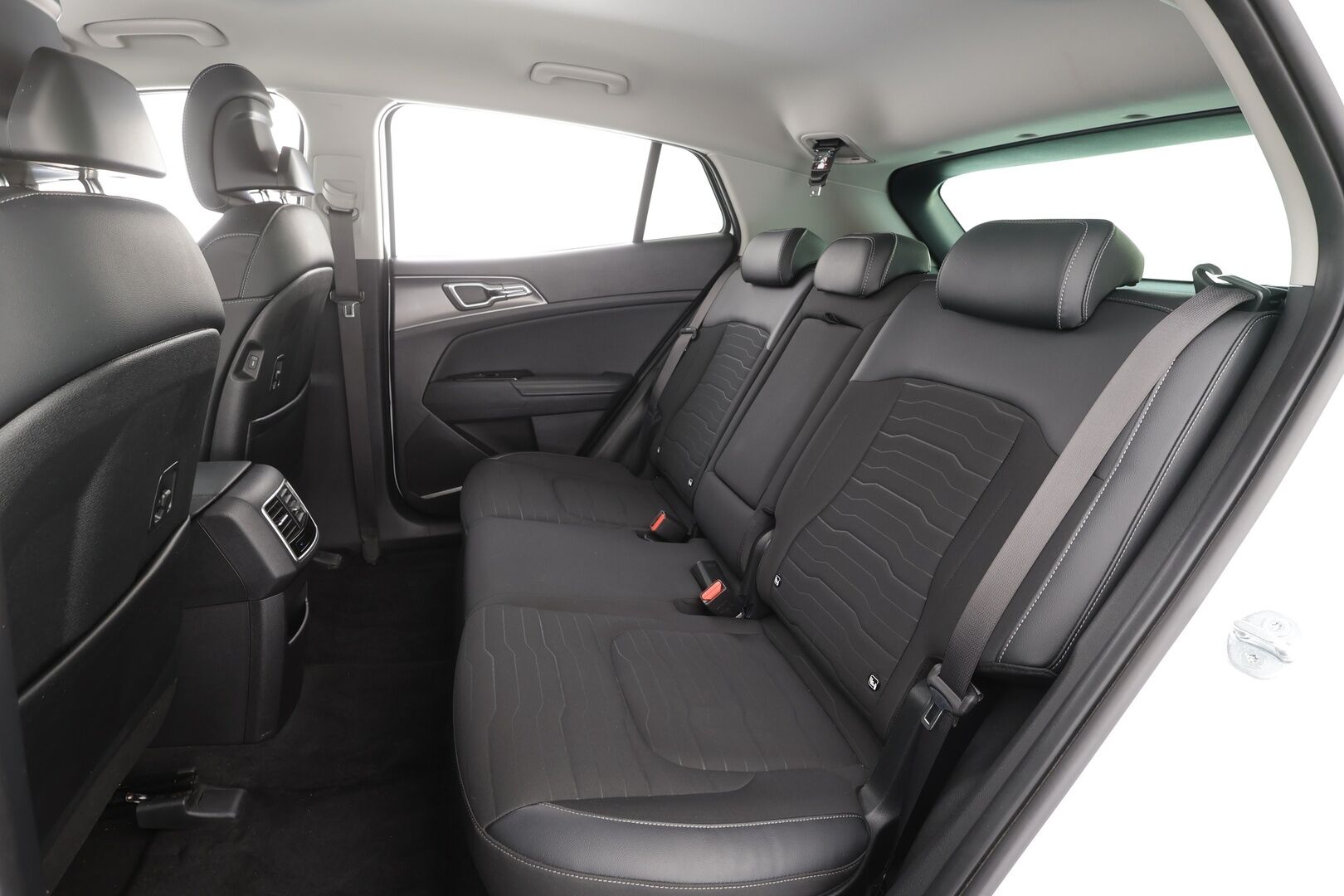 Kia Sportage 2023 1,6 T-GDI AWD Plug-in Hybrid Business Premium AT 265hv - | ACC | H&K | 360° | Lohko+Sisä | Sähköpenkit | Katvevaroitin | Ratinlämmitin | LED | Navi | Sähköluukku | Apple&Android | Puolinahat | Suomi-auto | Kahdet renkaat aluvanteilla | Merkkihuollettu | 