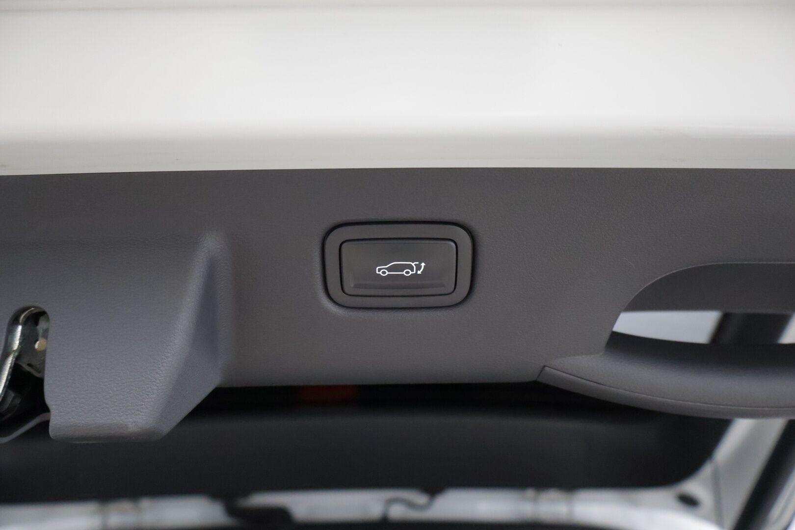 Hyundai KONA Electric 2024 65 kWh 217 hv Premium * Adapt. Vakkari / Bose / Lämpöpumppu / 360 / Navi / HUD / Sähköluukku / LED * - 3,99 % KORKOTARJOUS TÄHÄN AUTOON 14.9. ASTI! - ALV-vähennyskelpoinen / 1-Omisteinen / Suomi-auto 
