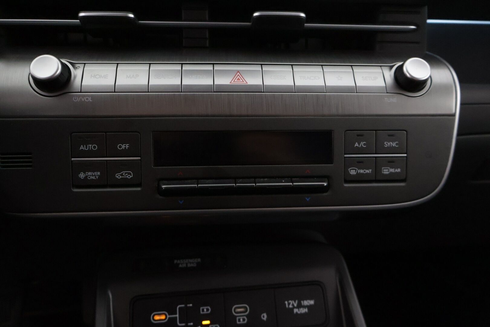 Hyundai KONA Electric 2024 65 kWh 217 hv Premium * Adapt. Vakkari / Bose / Lämpöpumppu / 360 / Navi / HUD / Sähköluukku / LED * - 3,99 % KORKOTARJOUS TÄHÄN AUTOON 14.9. ASTI! - ALV-vähennyskelpoinen / 1-Omisteinen / Suomi-auto 