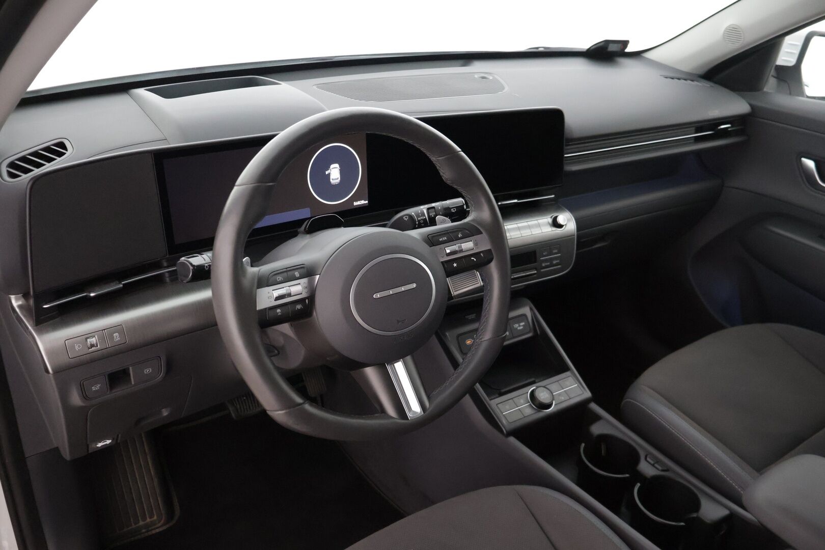 Hyundai KONA Electric 2024 65 kWh 217 hv Premium * Adapt. Vakkari / Bose / Lämpöpumppu / 360 / Navi / HUD / Sähköluukku / LED * - 3,99 % KORKOTARJOUS TÄHÄN AUTOON 14.9. ASTI! - ALV-vähennyskelpoinen / 1-Omisteinen / Suomi-auto 