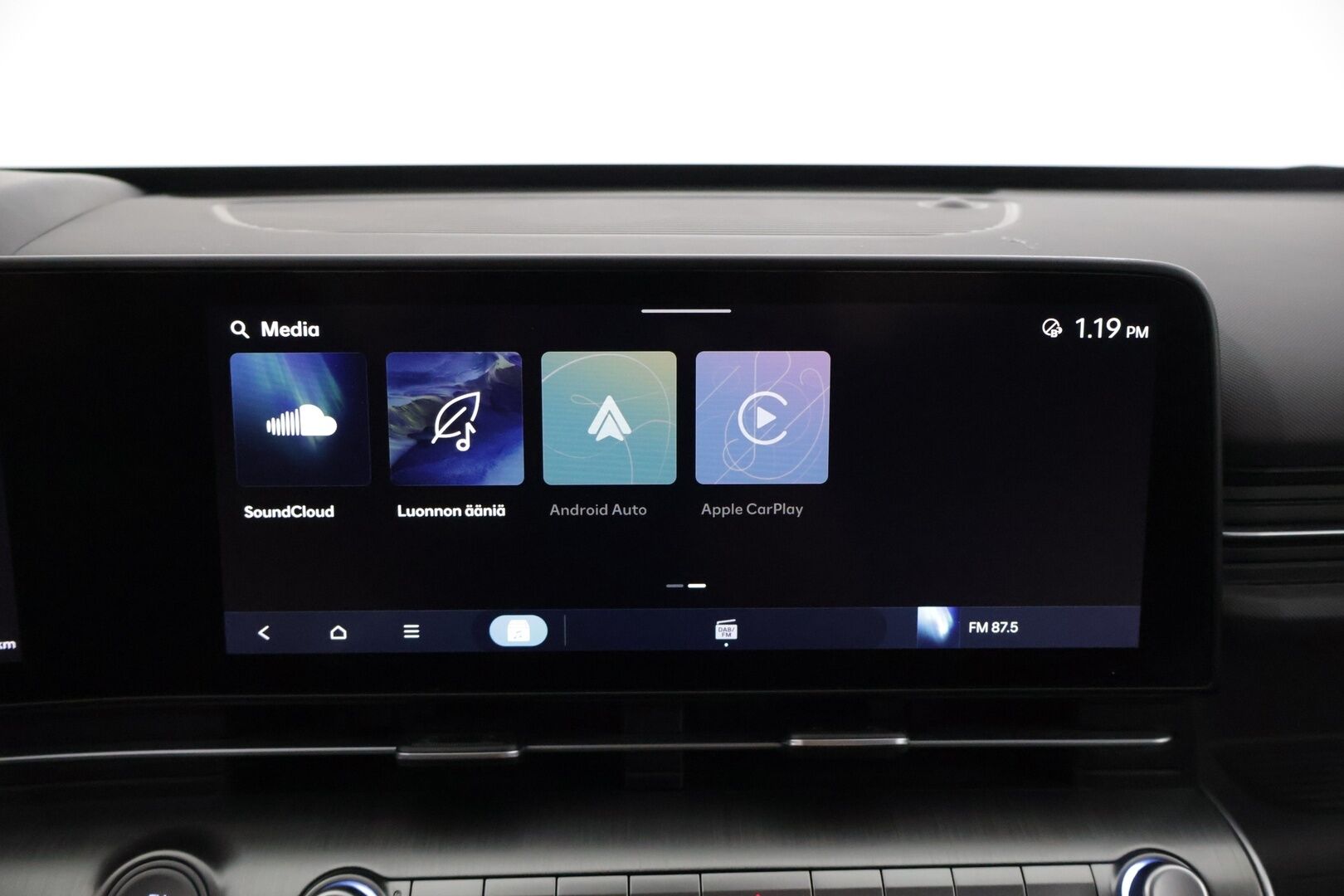 Hyundai KONA Electric 2024 65 kWh 217 hv Premium * Adapt. Vakkari / Bose / Lämpöpumppu / 360 / Navi / HUD / Sähköluukku / LED * - 3,99 % KORKOTARJOUS TÄHÄN AUTOON 14.9. ASTI! - ALV-vähennyskelpoinen / 1-Omisteinen / Suomi-auto 