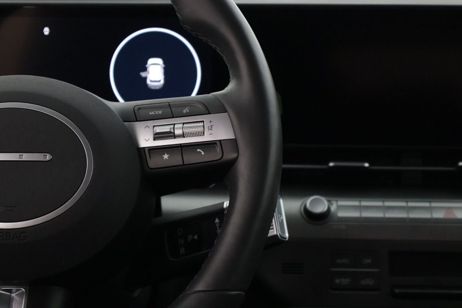 Hyundai KONA Electric 2024 65 kWh 217 hv Premium * Adapt. Vakkari / Bose / Lämpöpumppu / 360 / Navi / HUD / Sähköluukku / LED * - 3,99 % KORKOTARJOUS TÄHÄN AUTOON 14.9. ASTI! - ALV-vähennyskelpoinen / 1-Omisteinen / Suomi-auto 