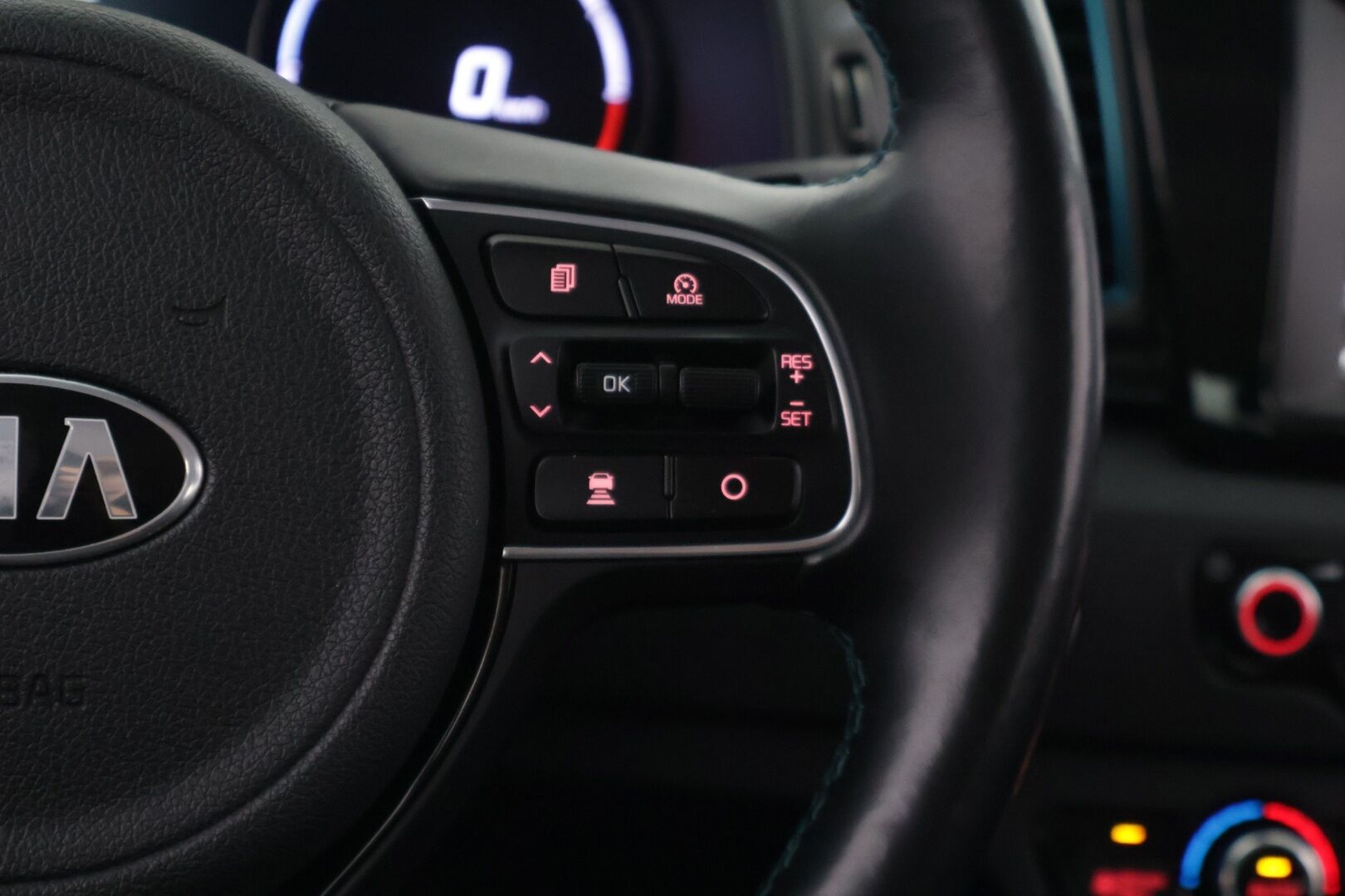 Kia Niro 2020 NIRO Electric Business Premium 64 kWh 204 hv */ Adapt. vakkari / Kaistavahti /  P.kamera / Navi / Carplay / 2x renkaat /* - Edulliset käyttökustannukset / Akku kuntotarkastettu / 2x renkaat