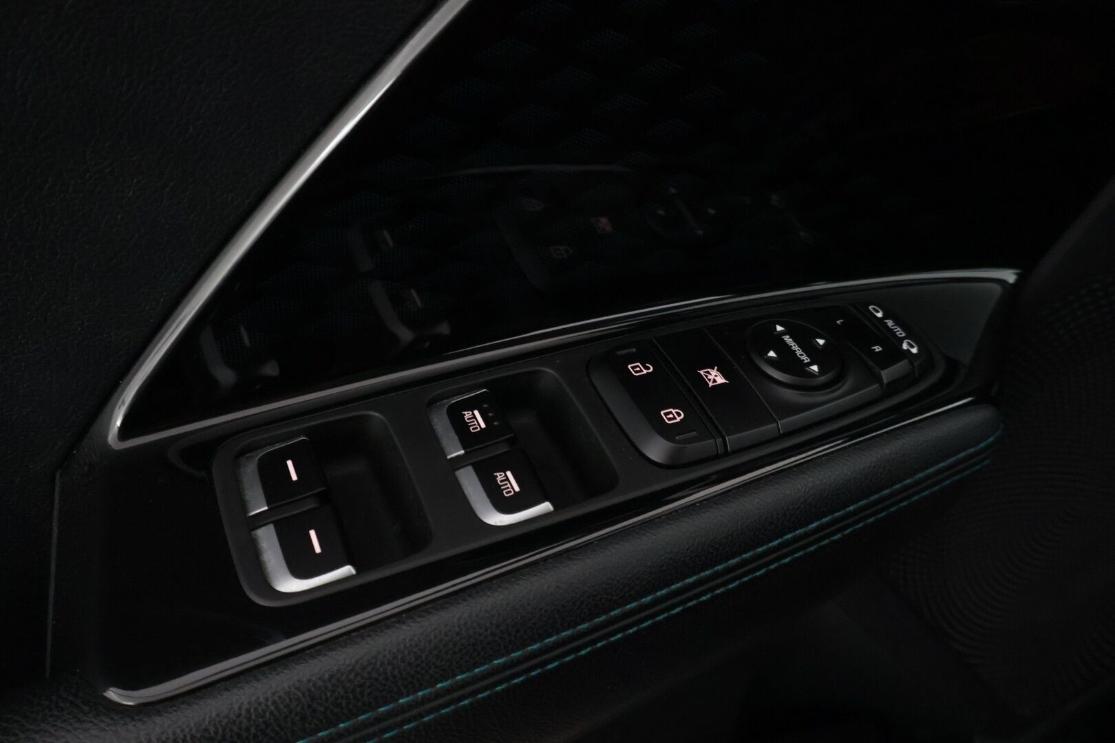 Kia Niro 2020 NIRO Electric Business Premium 64 kWh 204 hv */ Adapt. vakkari / Kaistavahti /  P.kamera / Navi / Carplay / 2x renkaat /* - Edulliset käyttökustannukset / Akku kuntotarkastettu / 2x renkaat