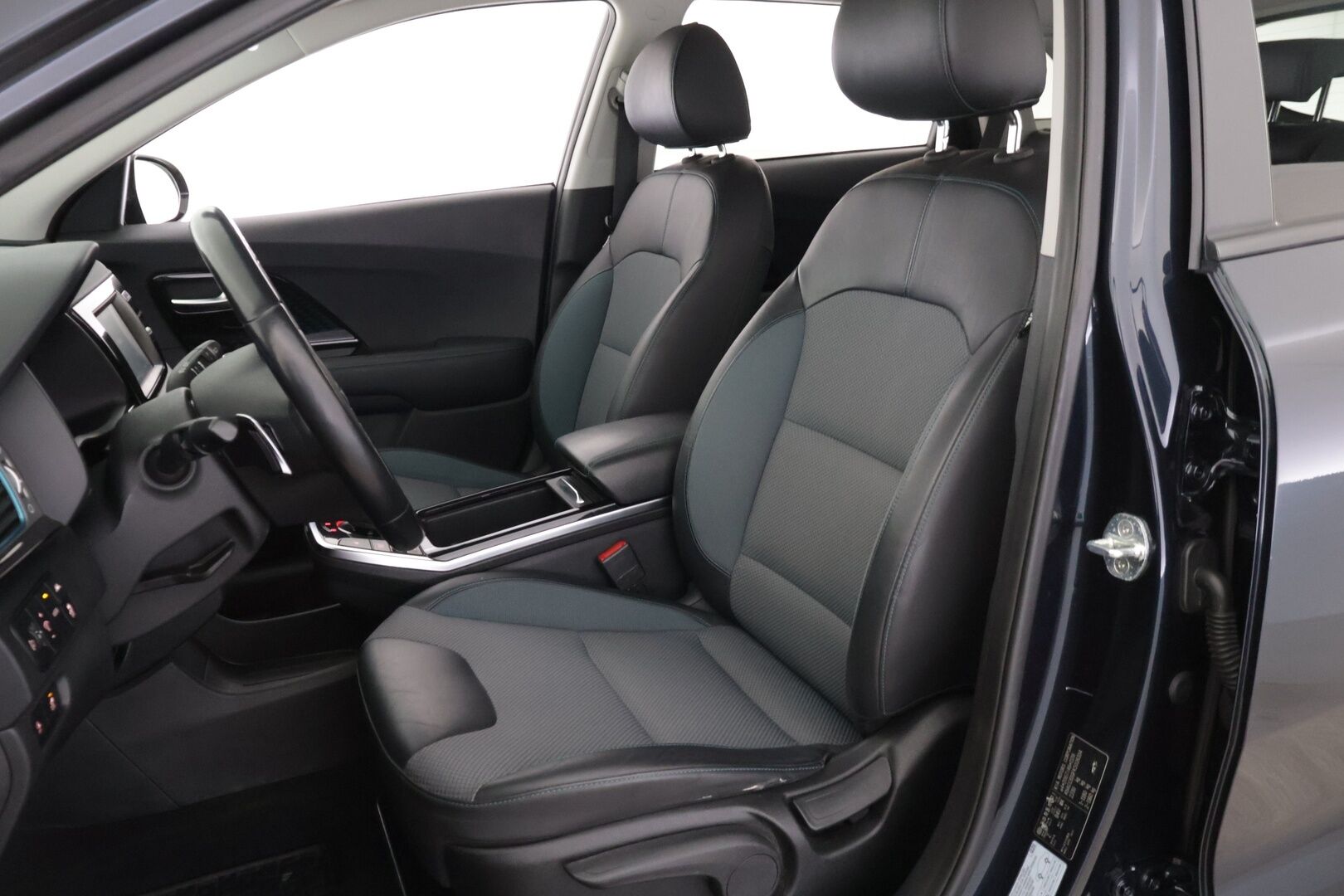 Kia Niro 2020 NIRO Electric Business Premium 64 kWh 204 hv */ Adapt. vakkari / Kaistavahti /  P.kamera / Navi / Carplay / 2x renkaat /* - Edulliset käyttökustannukset / Akku kuntotarkastettu / 2x renkaat