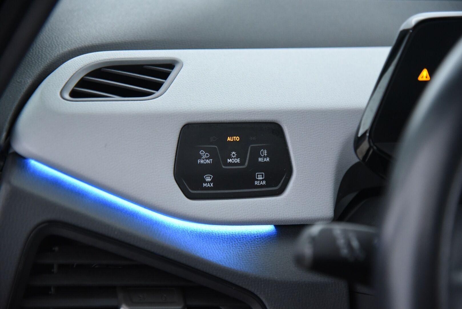 Volkswagen ID.3 2020 1ST Max 150 kW, akku 58 kWh / HUD / Hieronta / ACC / IQ-Light / Side Assist / Sportpenkit / - Lasikatto / Lämpöpumppu / Täyteen varusteltu! / 2x renkaat&vanteet
