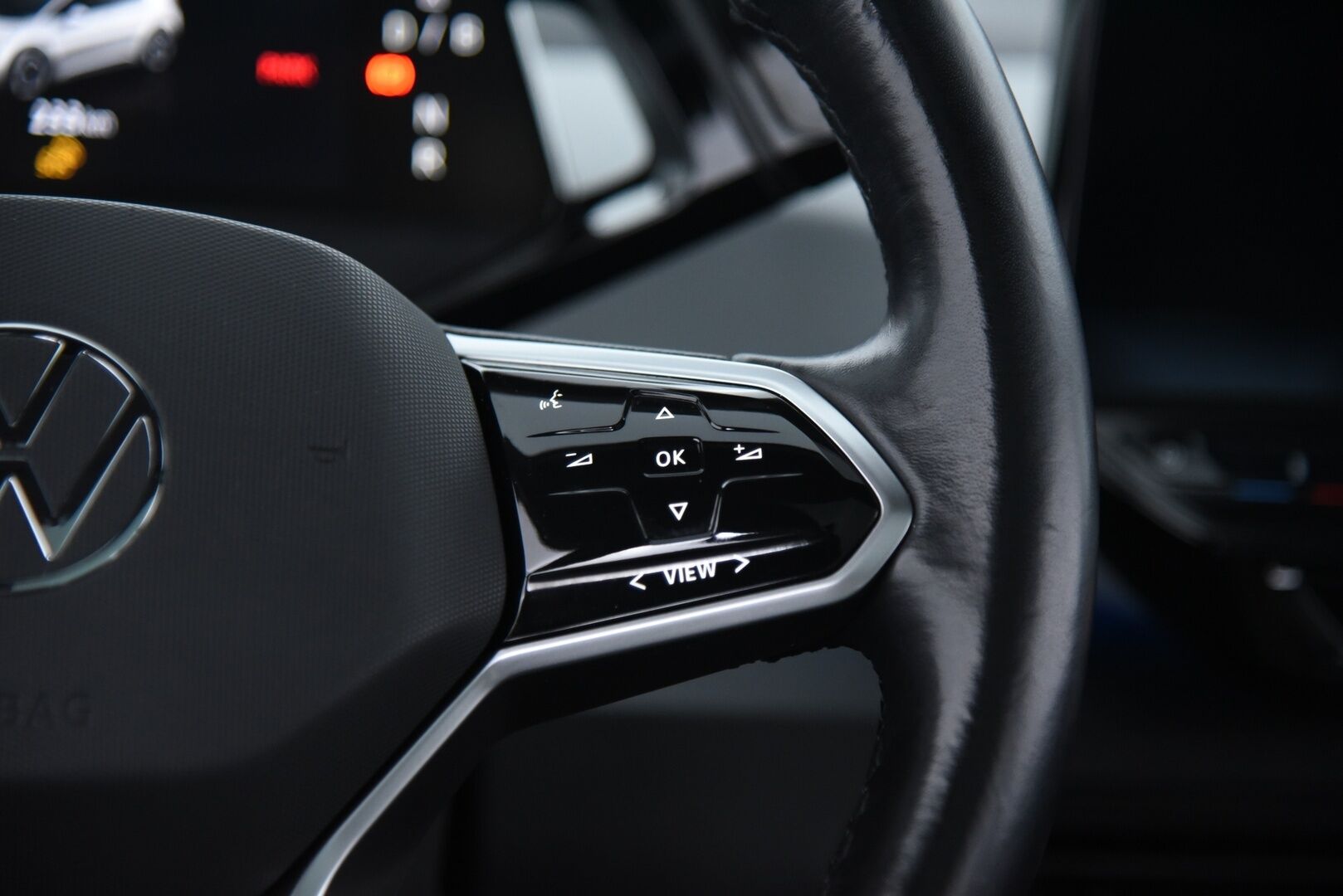 Volkswagen ID.3 2020 1ST Max 150 kW, akku 58 kWh / HUD / Hieronta / ACC / IQ-Light / Side Assist / Sportpenkit / - Lasikatto / Lämpöpumppu / Täyteen varusteltu! / 2x renkaat&vanteet