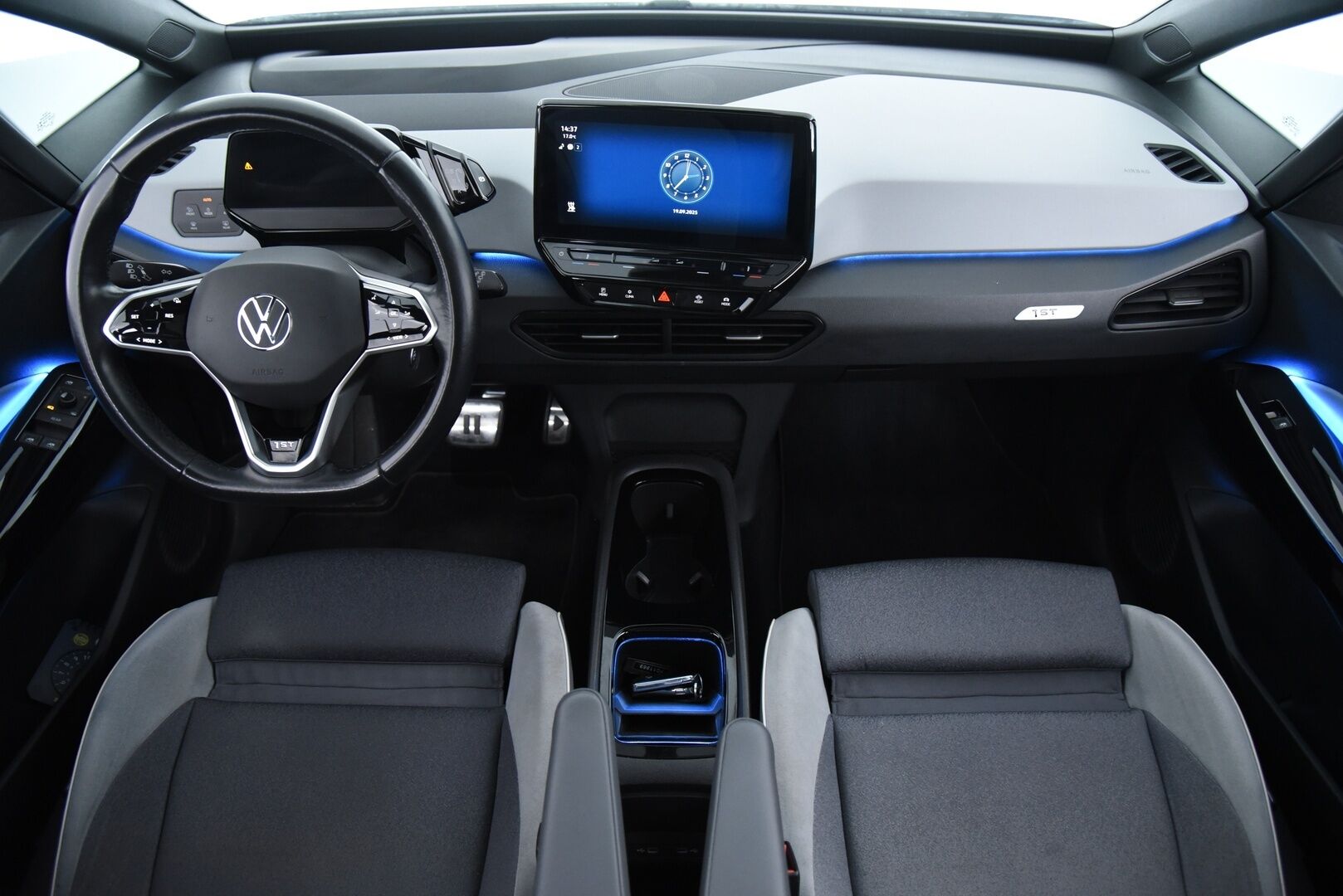 Volkswagen ID.3 2020 1ST Max 150 kW, akku 58 kWh / HUD / Hieronta / ACC / IQ-Light / Side Assist / Sportpenkit / - Lasikatto / Lämpöpumppu / Täyteen varusteltu! / 2x renkaat&vanteet