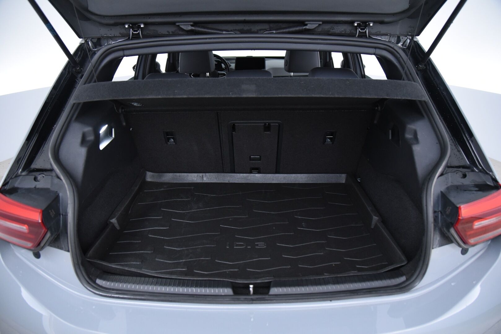 Volkswagen ID.3 2020 1ST Max 150 kW, akku 58 kWh / HUD / Hieronta / ACC / IQ-Light / Side Assist / Sportpenkit / - Lasikatto / Lämpöpumppu / Täyteen varusteltu! / 2x renkaat&vanteet