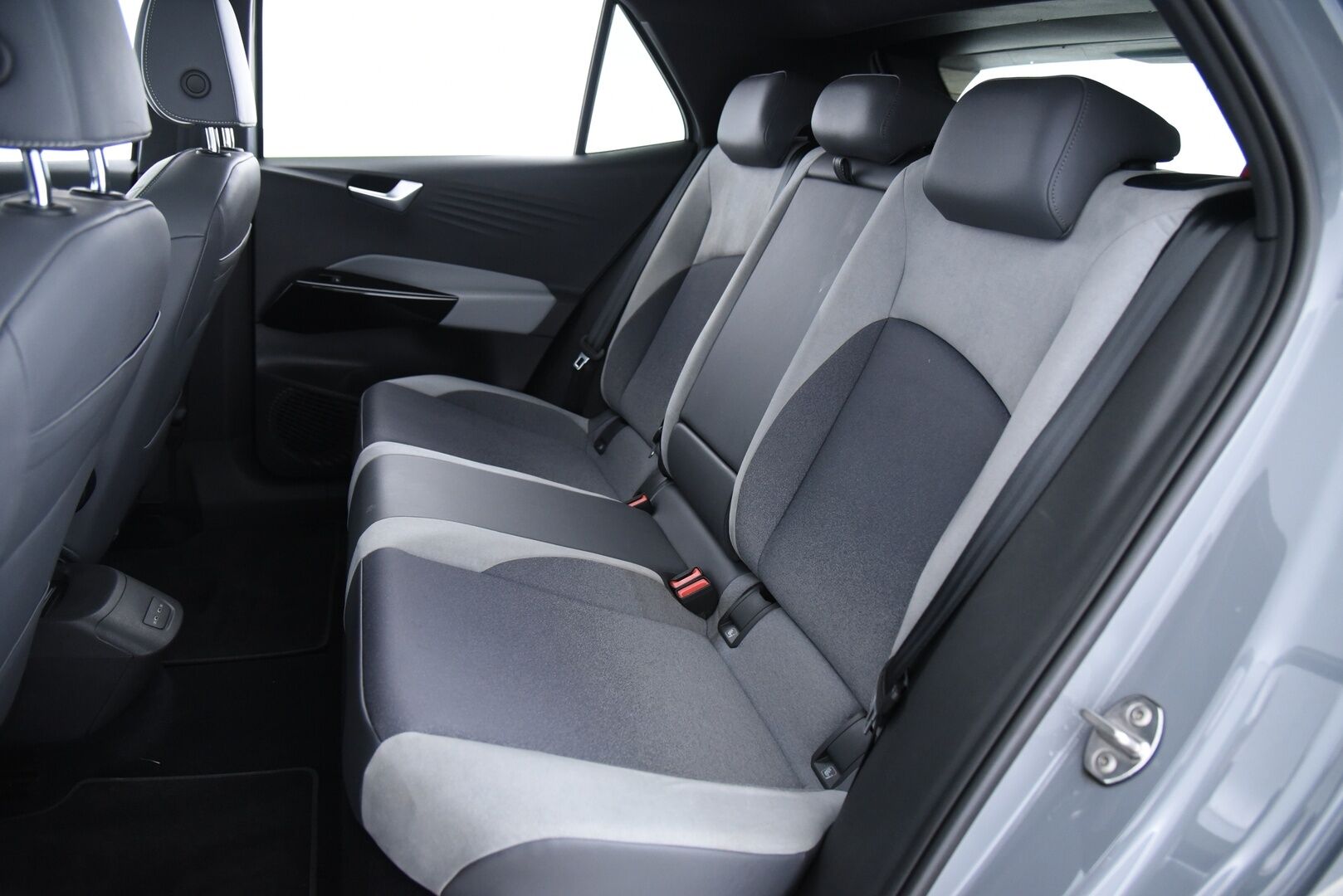 Volkswagen ID.3 2020 1ST Max 150 kW, akku 58 kWh / HUD / Hieronta / ACC / IQ-Light / Side Assist / Sportpenkit / - Lasikatto / Lämpöpumppu / Täyteen varusteltu! / 2x renkaat&vanteet