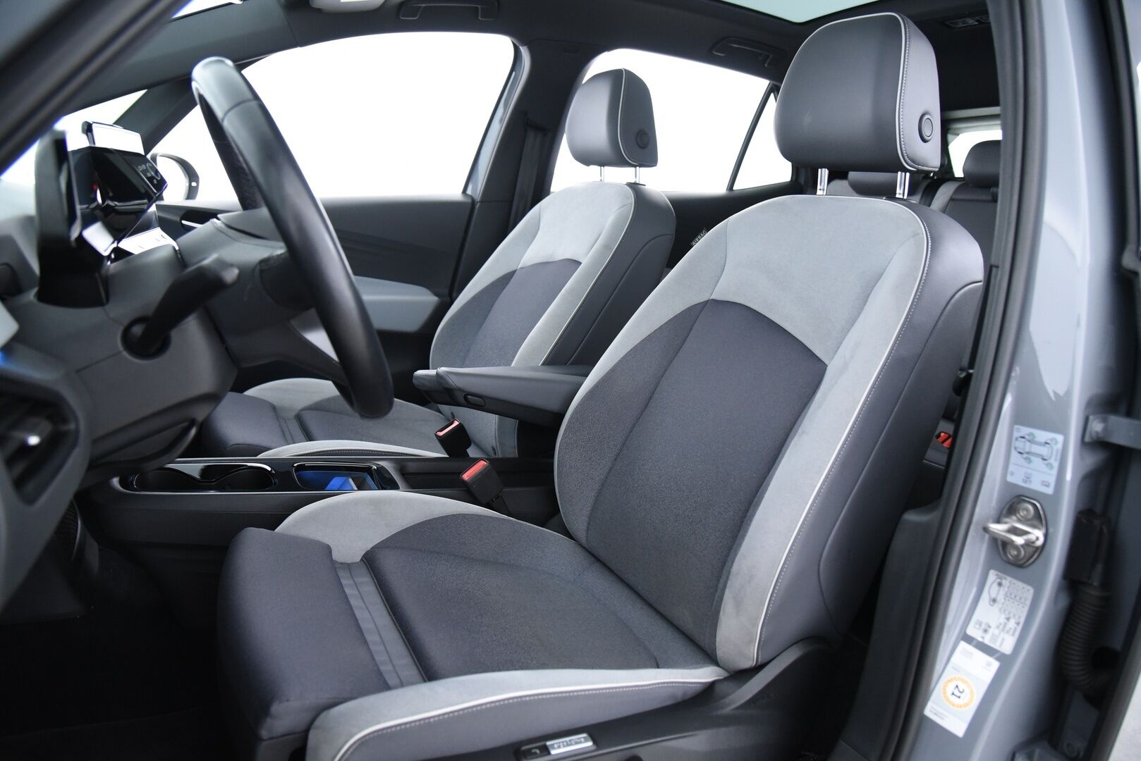 Volkswagen ID.3 2020 1ST Max 150 kW, akku 58 kWh / HUD / Hieronta / ACC / IQ-Light / Side Assist / Sportpenkit / - Lasikatto / Lämpöpumppu / Täyteen varusteltu! / 2x renkaat&vanteet