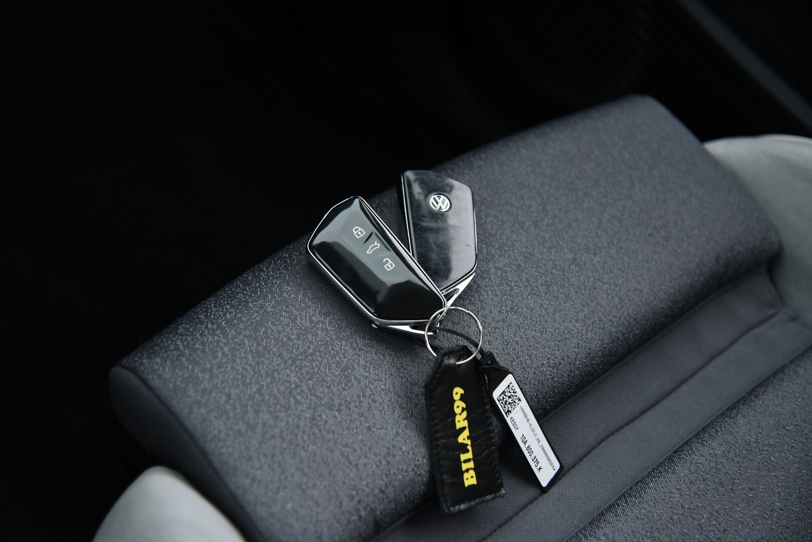 Volkswagen ID.3 2020 1ST Max 150 kW, akku 58 kWh / HUD / Hieronta / ACC / IQ-Light / Side Assist / Sportpenkit / - Lasikatto / Lämpöpumppu / Täyteen varusteltu! / 2x renkaat&vanteet