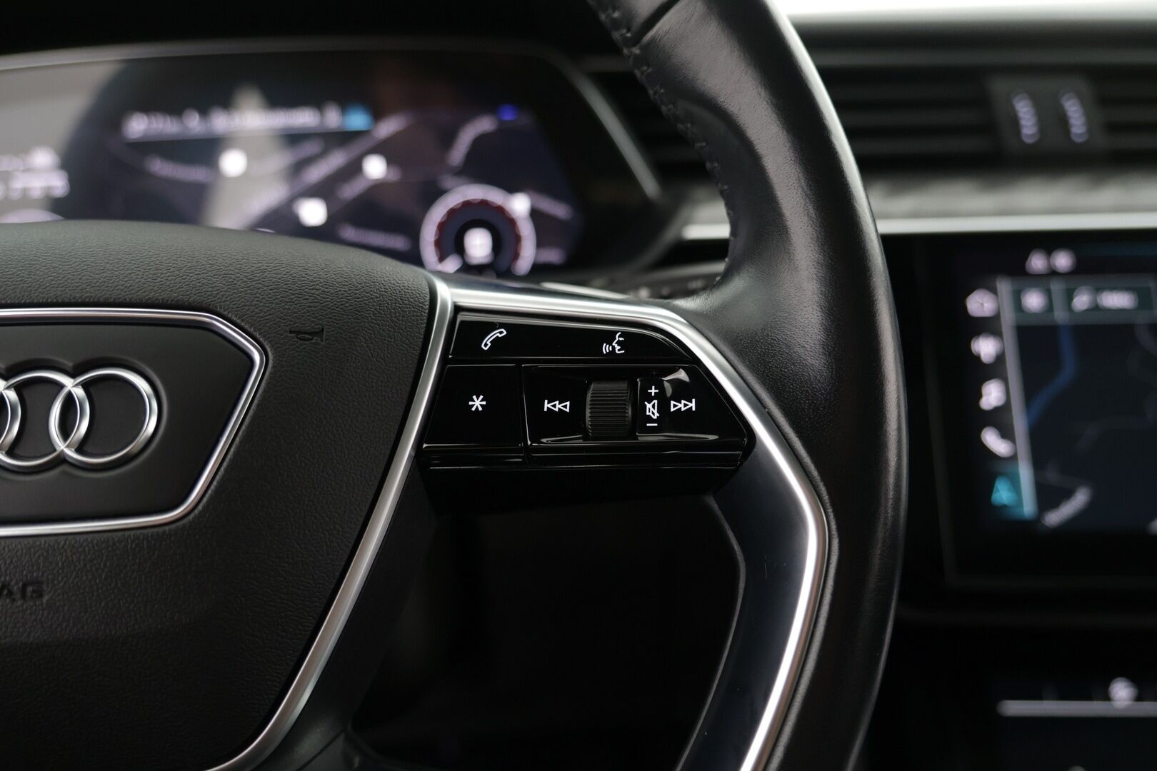 Audi e-tron 2021 Sportback Edition S line 55 quattro - | ACC | P.kamera | Matrix LED | Koukku | Digimittaristo | Sporttipenkit |