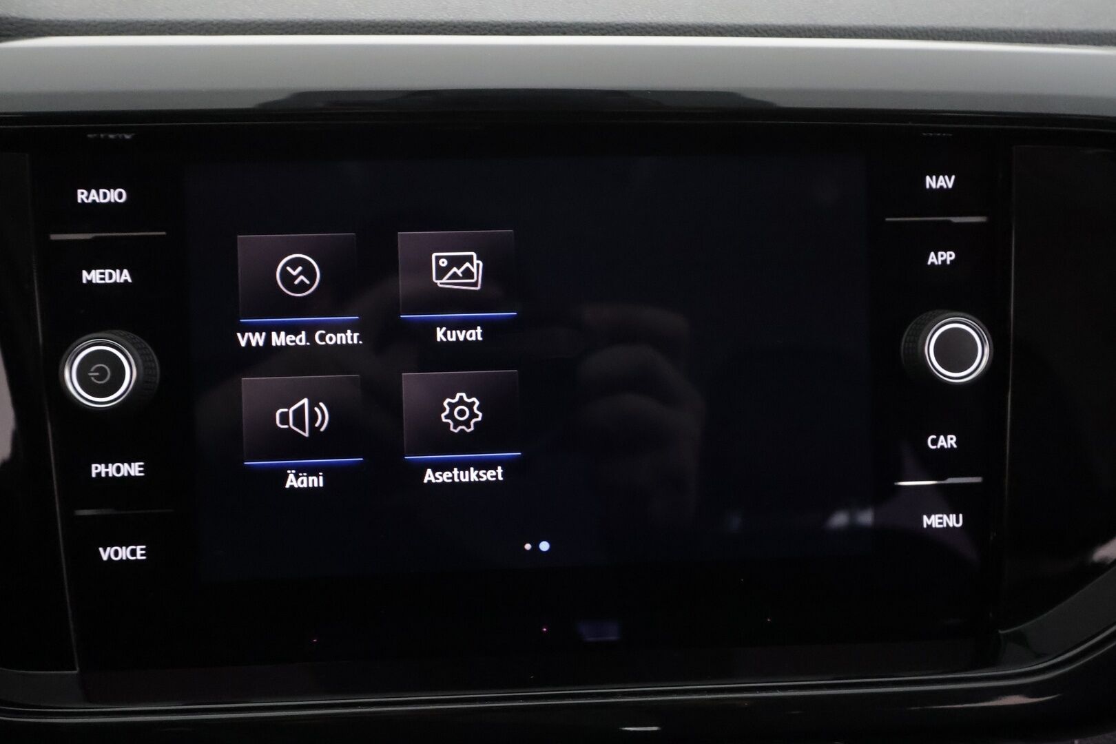 VOLKSWAGEN T-CROSS 2019 1,0 TSI 85 kW R-Line DSG-automaatti - | ACC | Beats | LED | Digimittaristo | Keyless | Lane Assist | BSM | RCTA | App-connect | Navi | P.tutkat | Aut. ilmastointi | 2x renkaat aluin | 