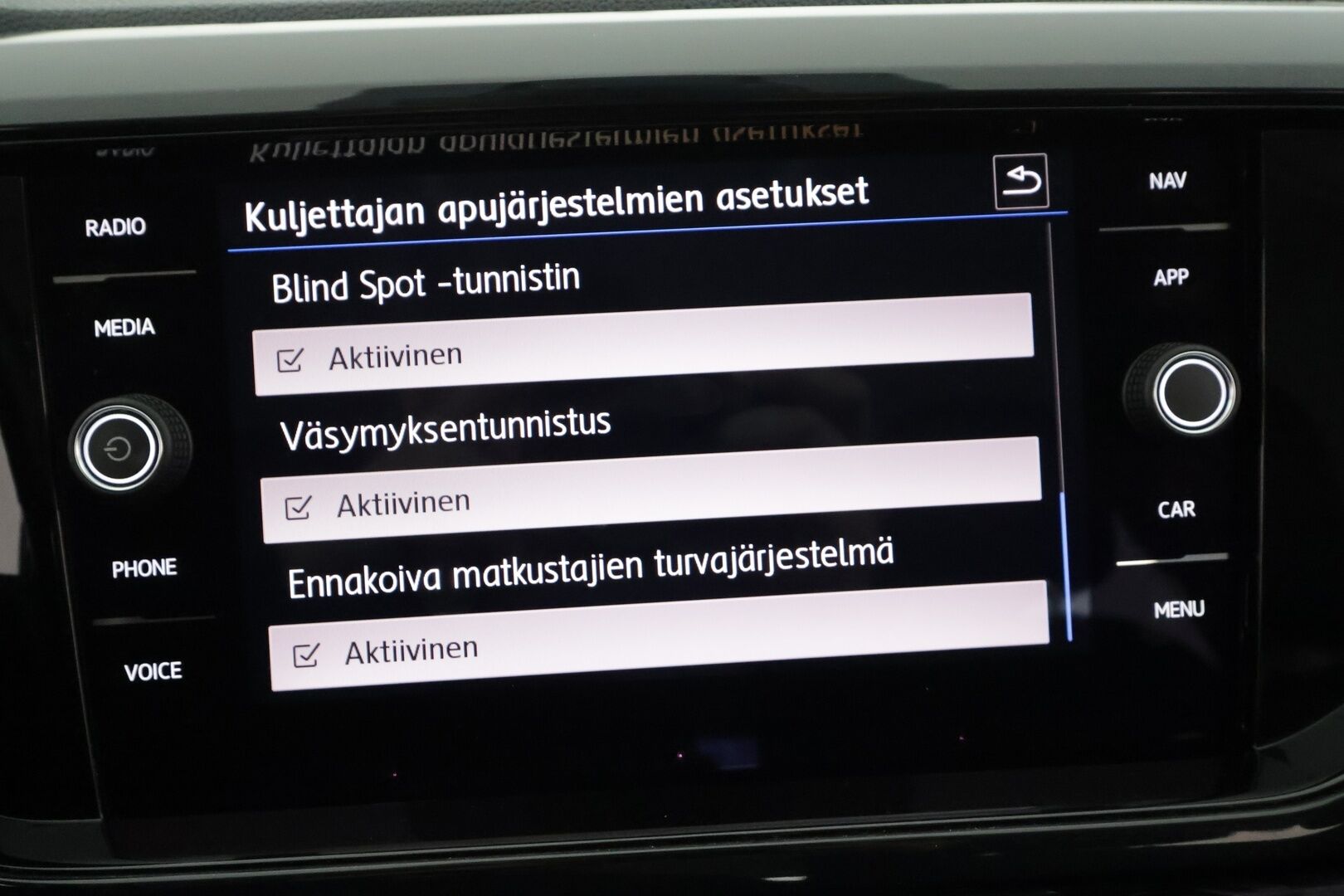 VOLKSWAGEN T-CROSS 2019 1,0 TSI 85 kW R-Line DSG-automaatti - | ACC | Beats | LED | Digimittaristo | Keyless | Lane Assist | BSM | RCTA | App-connect | Navi | P.tutkat | Aut. ilmastointi | 2x renkaat aluin | 