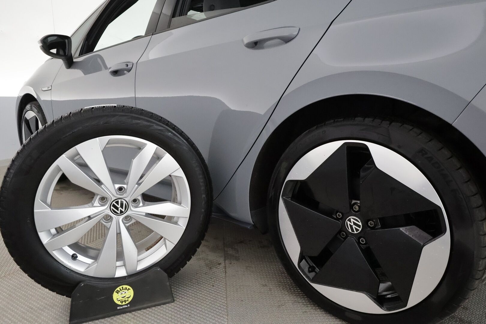 VOLKSWAGEN ID.3 2021 1ST Max 150 kW **Lasikatto / ILP / ACC / Matrix-LED / P.kamera / Hierovat Sportpenkit / Navi / Kaistavahti / Keyless* - Akku kuntotarkastettu / Kahdet Renkaat / *HUIPPU KAMOILLA* - HULLUT VÄLIPÄIVÄT KORKOTARJOUS 2,49%