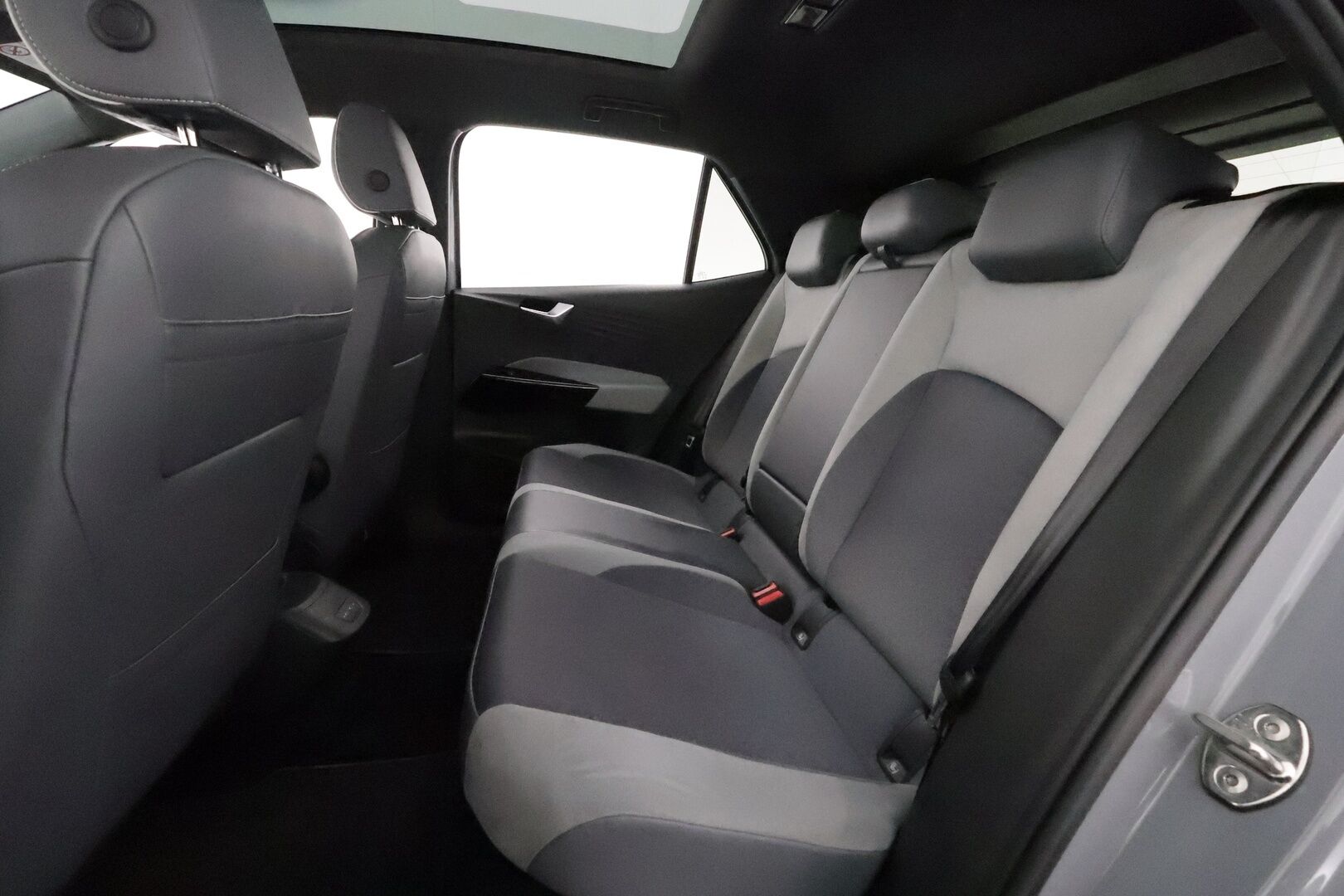 VOLKSWAGEN ID.3 2021 1ST Max 150 kW **Lasikatto / ILP / ACC / Matrix-LED / P.kamera / Hierovat Sportpenkit / Navi / Kaistavahti / Keyless* - Akku kuntotarkastettu / Kahdet Renkaat / *HUIPPU KAMOILLA* - HULLUT VÄLIPÄIVÄT KORKOTARJOUS 2,49%