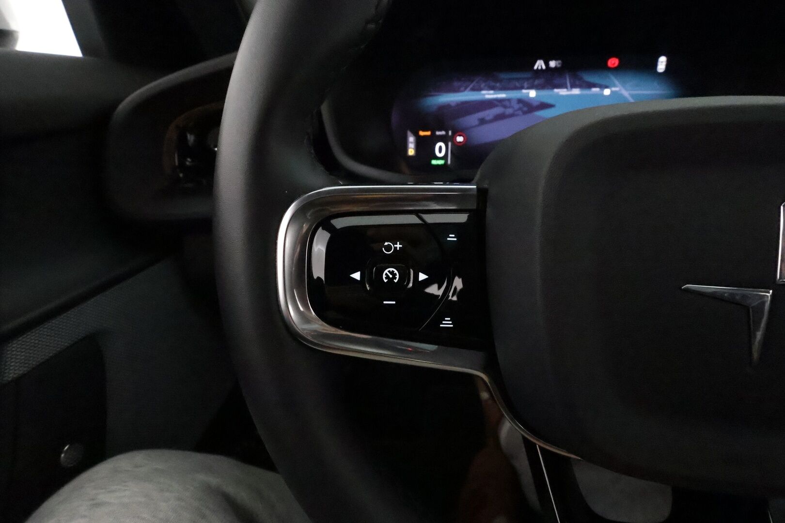 Polestar 2 2021 Launch Edition Performance, 300kW 78kWh **ACC / Lasikatto / H&K / Muistipenkki / 360° / Koukku / Pixel LED** - 3,99 % KORKOTARJOUS TÄHÄN AUTOON 31.8. ASTI! - Kahdet renkaat aluvanteilla / Merkkihuollettu