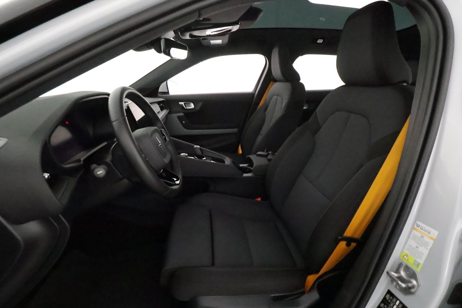 Polestar 2 2021 Launch Edition Performance, 300kW 78kWh **ACC / Lasikatto / H&K / Muistipenkki / 360° / Koukku / Pixel LED** - 3,99 % KORKOTARJOUS TÄHÄN AUTOON 31.8. ASTI! - Kahdet renkaat aluvanteilla / Merkkihuollettu