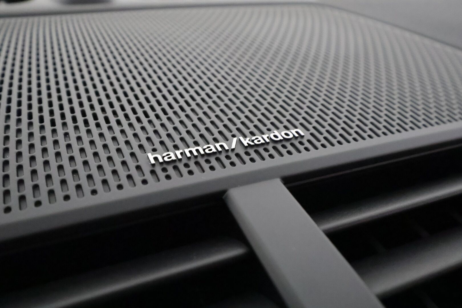 Polestar 2 2021 Launch Edition Performance, 300kW 78kWh **ACC / Lasikatto / H&K / Muistipenkki / 360° / Koukku / Pixel LED** - 3,99 % KORKOTARJOUS TÄHÄN AUTOON 31.8. ASTI! - Kahdet renkaat aluvanteilla / Merkkihuollettu