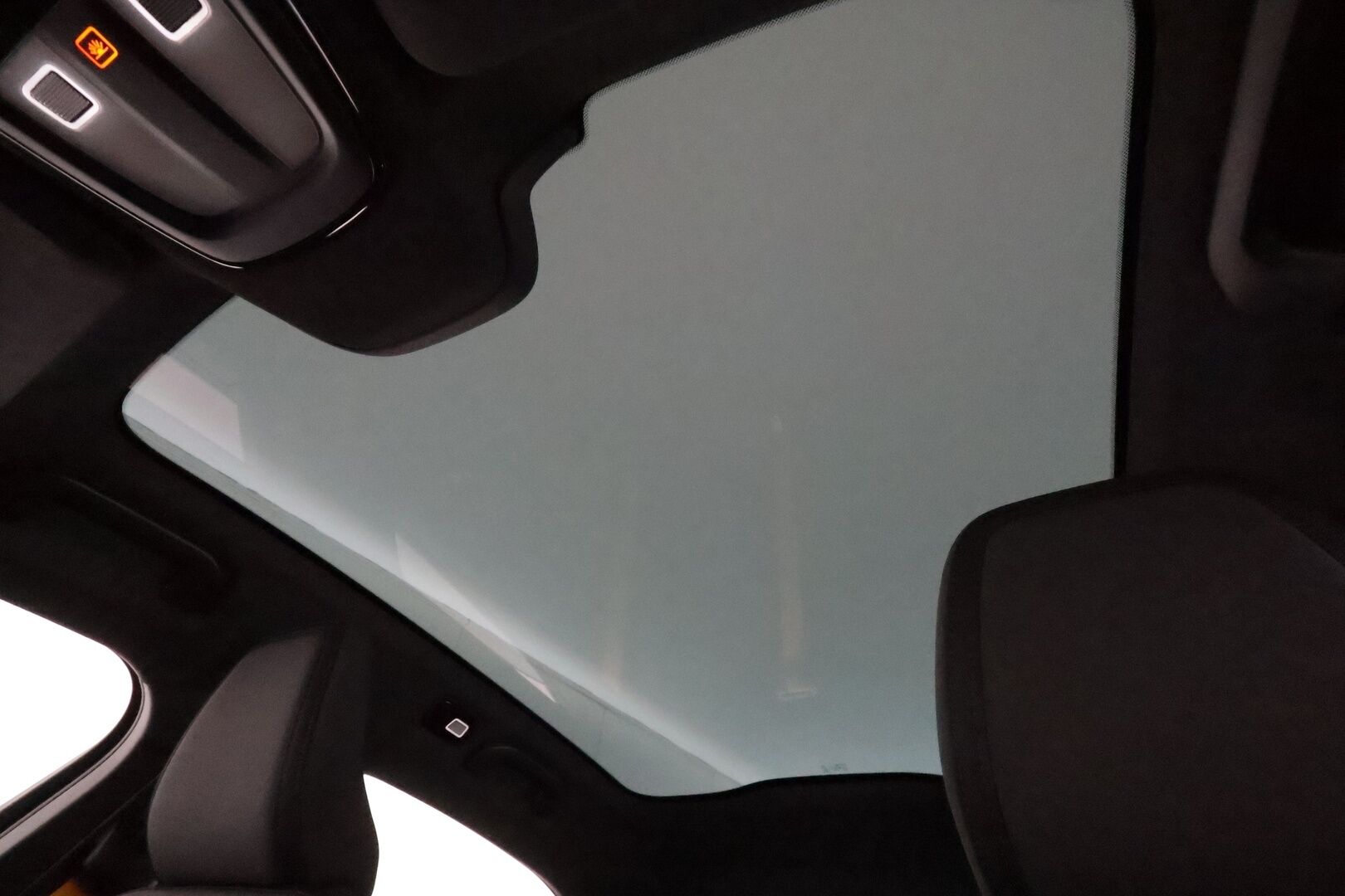 Polestar 2 2021 Launch Edition Performance, 300kW 78kWh **ACC / Lasikatto / H&K / Muistipenkki / 360° / Koukku / Pixel LED** - 3,99 % KORKOTARJOUS TÄHÄN AUTOON 31.8. ASTI! - Kahdet renkaat aluvanteilla / Merkkihuollettu