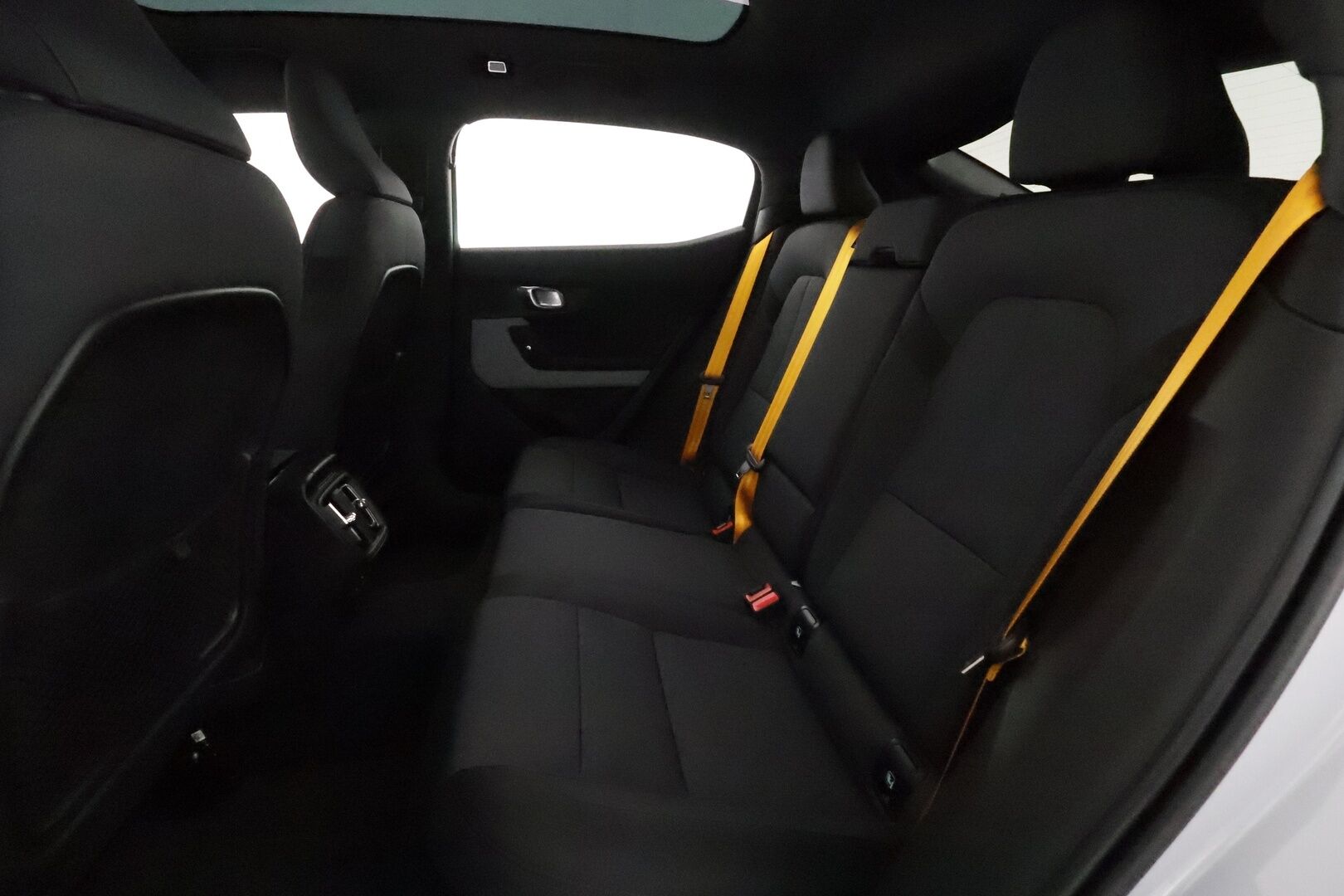 Polestar 2 2021 Launch Edition Performance, 300kW 78kWh **ACC / Lasikatto / H&K / Muistipenkki / 360° / Koukku / Pixel LED** - 3,99 % KORKOTARJOUS TÄHÄN AUTOON 31.8. ASTI! - Kahdet renkaat aluvanteilla / Merkkihuollettu