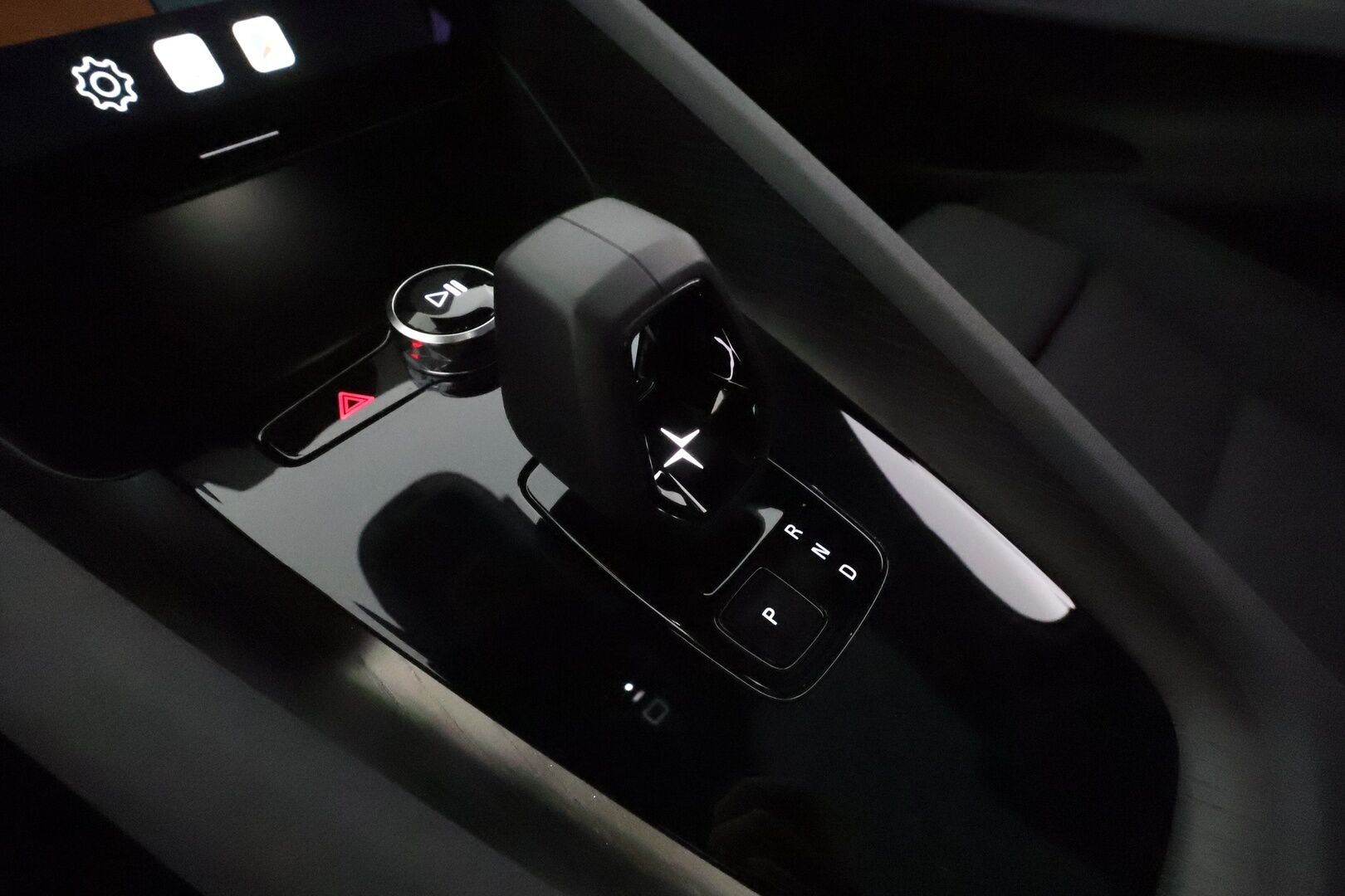 Polestar 2 2021 Launch Edition Performance, 300kW 78kWh **ACC / Lasikatto / H&K / Muistipenkki / 360° / Koukku / Pixel LED** - 3,99 % KORKOTARJOUS TÄHÄN AUTOON 31.8. ASTI! - Kahdet renkaat aluvanteilla / Merkkihuollettu