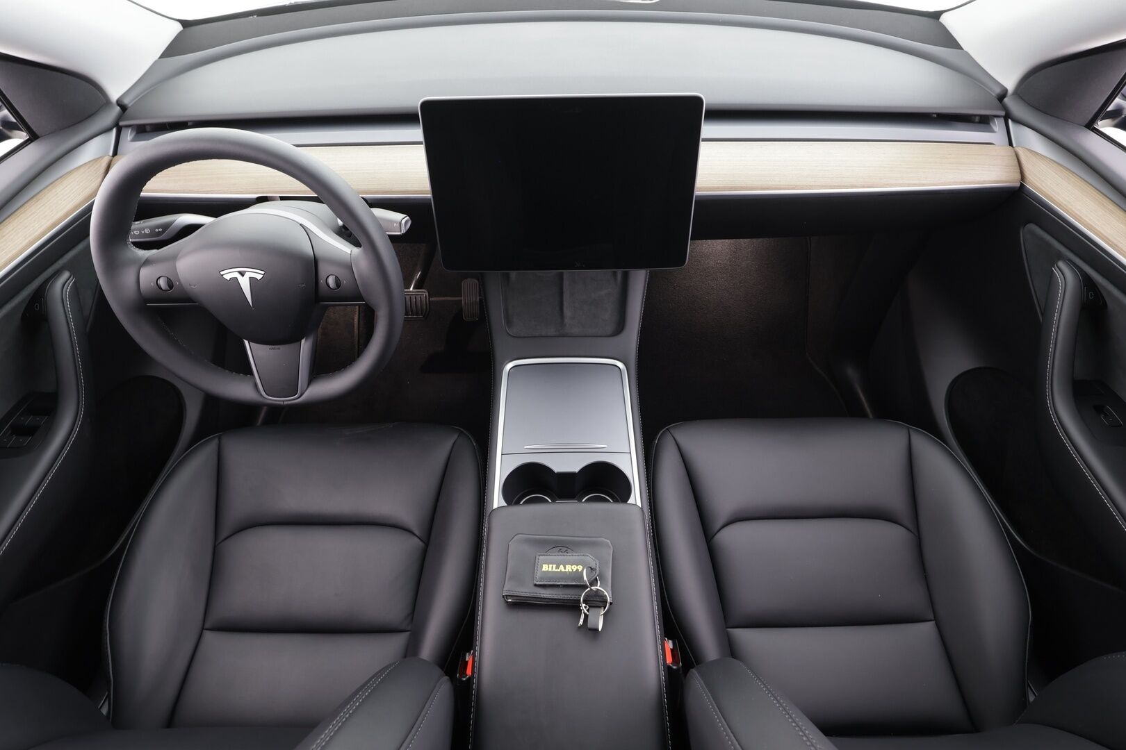 Tesla Model Y 2023 RWD * Koukku / ILP / ACC / Lasikatto / Matrix-LED / P.Kamera / Muistipenkki / Premium Audio / Navi / Kaistavahti * - 1-om Suomi-auto / 2x Latauskaapelit / Kahdet renkaat - HULLUT BLACKWEEK JATKOT - KORKOTARJOUS 2,49%