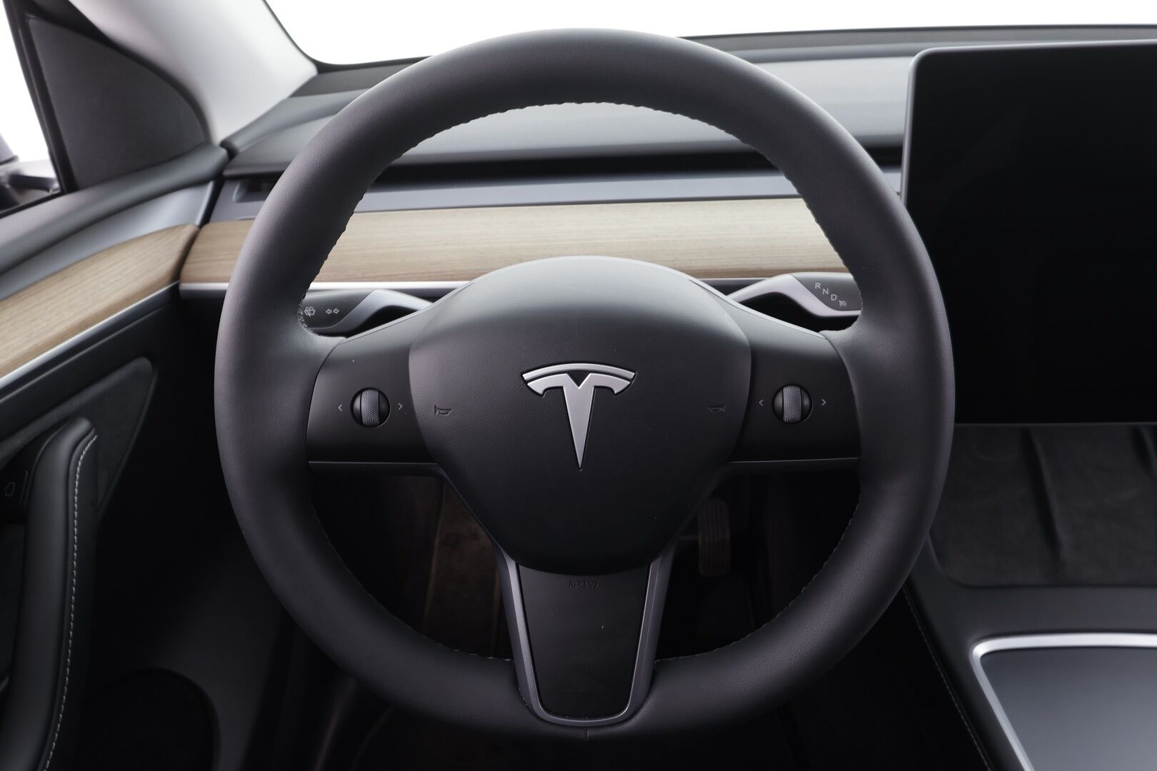 Tesla Model Y 2023 RWD * Koukku / ILP / ACC / Lasikatto / Matrix-LED / P.Kamera / Muistipenkki / Premium Audio / Navi / Kaistavahti * - 1-om Suomi-auto / 2x Latauskaapelit / Kahdet renkaat - HULLUT BLACKWEEK JATKOT - KORKOTARJOUS 2,49%