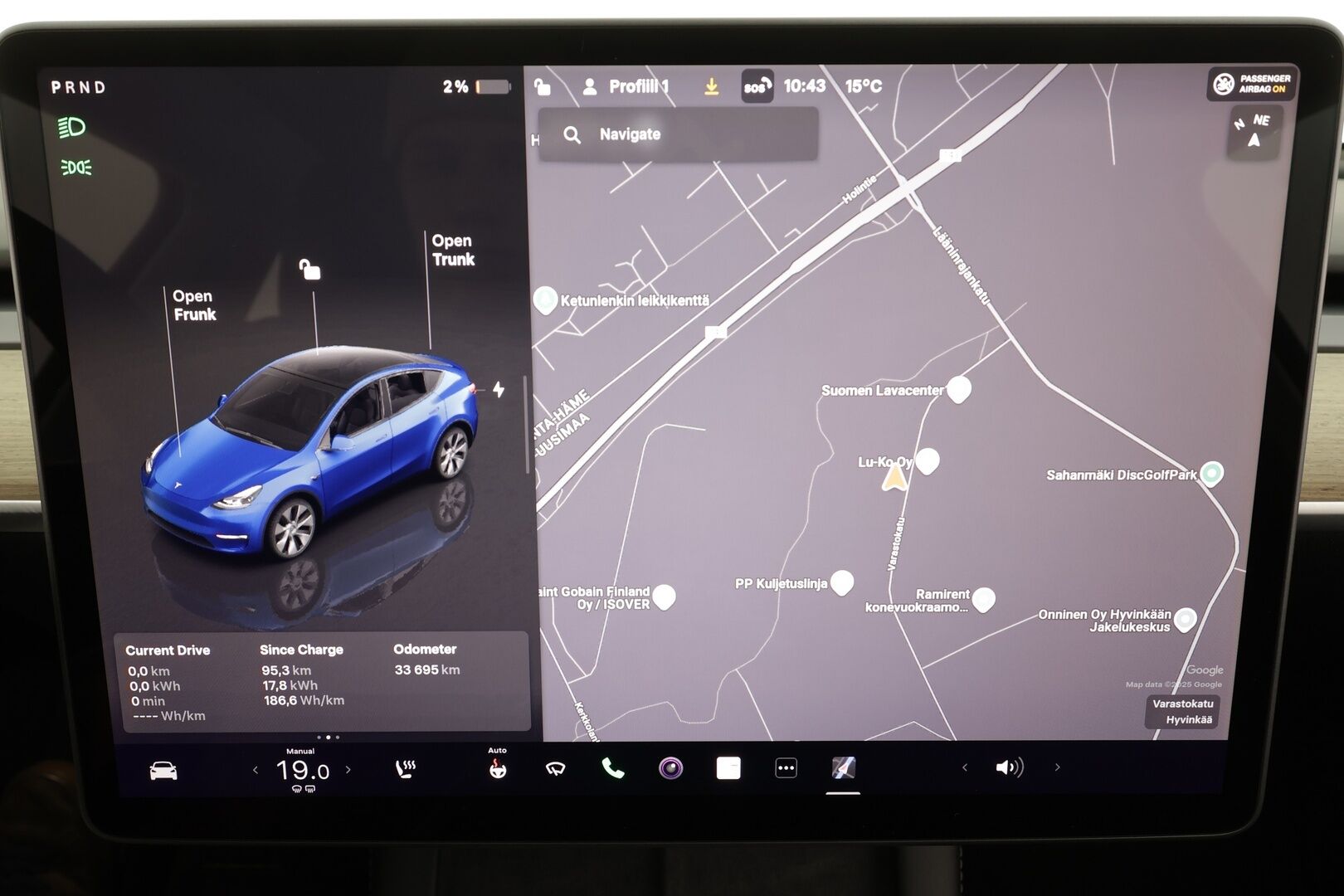 Tesla Model Y 2023 RWD * Koukku / ILP / ACC / Lasikatto / Matrix-LED / P.Kamera / Muistipenkki / Premium Audio / Navi / Kaistavahti * - 1-om Suomi-auto / 2x Latauskaapelit / Kahdet renkaat - HULLUT BLACKWEEK JATKOT - KORKOTARJOUS 2,49%