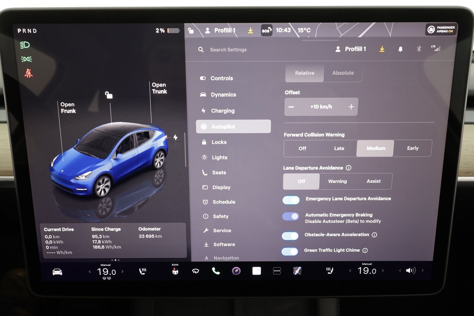 Tesla Model Y 2023 RWD * Koukku / ILP / ACC / Lasikatto / Matrix-LED / P.Kamera / Muistipenkki / Premium Audio / Navi / Kaistavahti * - 1-om Suomi-auto / 2x Latauskaapelit / Kahdet renkaat - HULLUT BLACKWEEK JATKOT - KORKOTARJOUS 2,49%