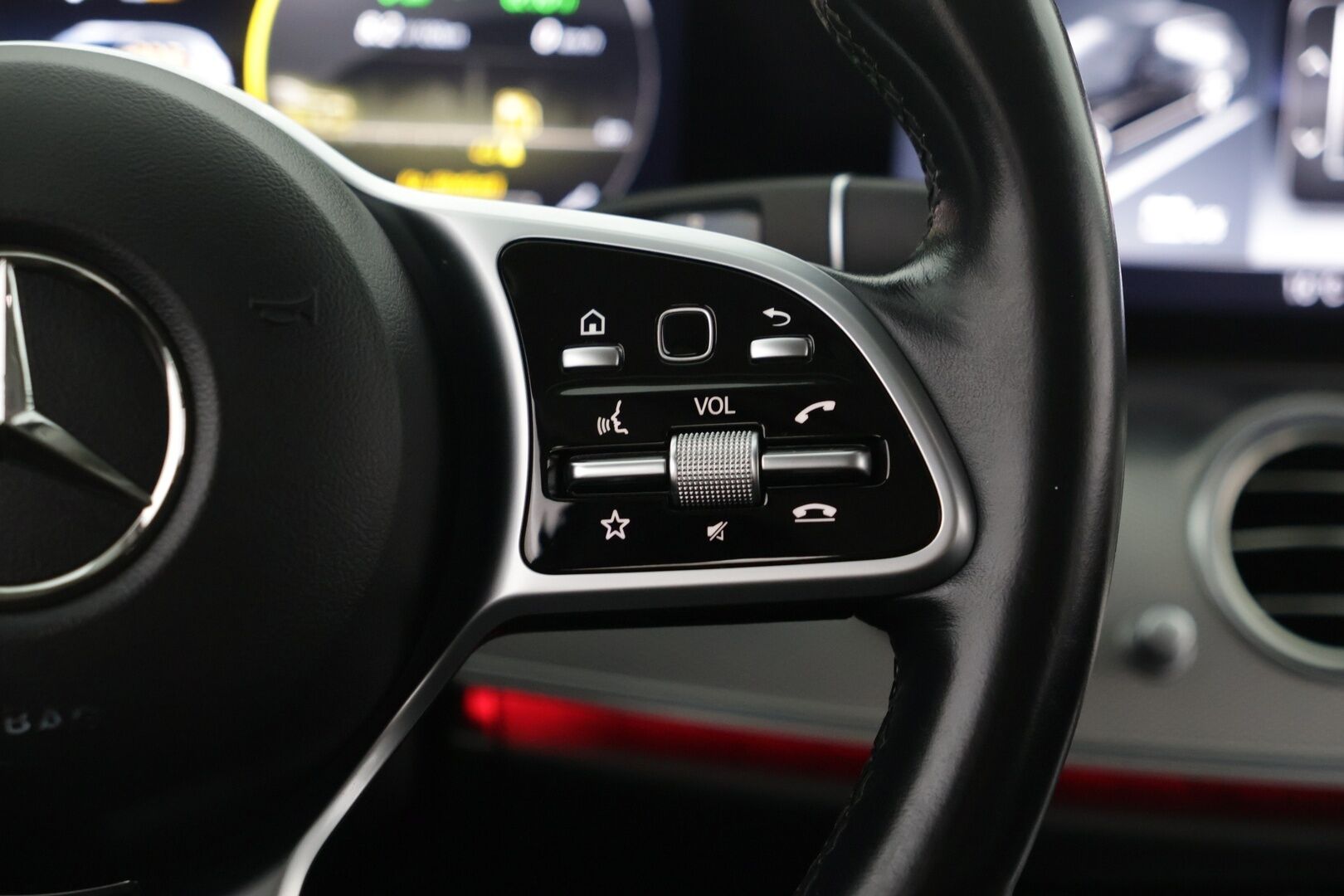 Mercedes-Benz E 2019 300 de T A Business Avantgarde Edition EQ Power - UPEAT VARUSTEET | Burmester | DTR+ | Multibeam LED | P.kamera | Widescreen | Sähk. vetokoukku | BLIS | Ambient light.
