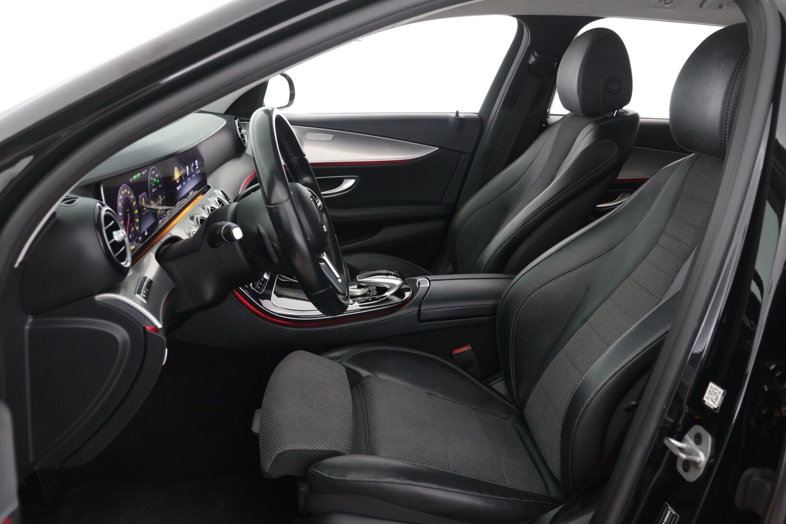 Mercedes-Benz E 2019 300 de T A Business Avantgarde Edition EQ Power - UPEAT VARUSTEET | Burmester | DTR+ | Multibeam LED | P.kamera | Widescreen | Sähk. vetokoukku | BLIS | Ambient light.