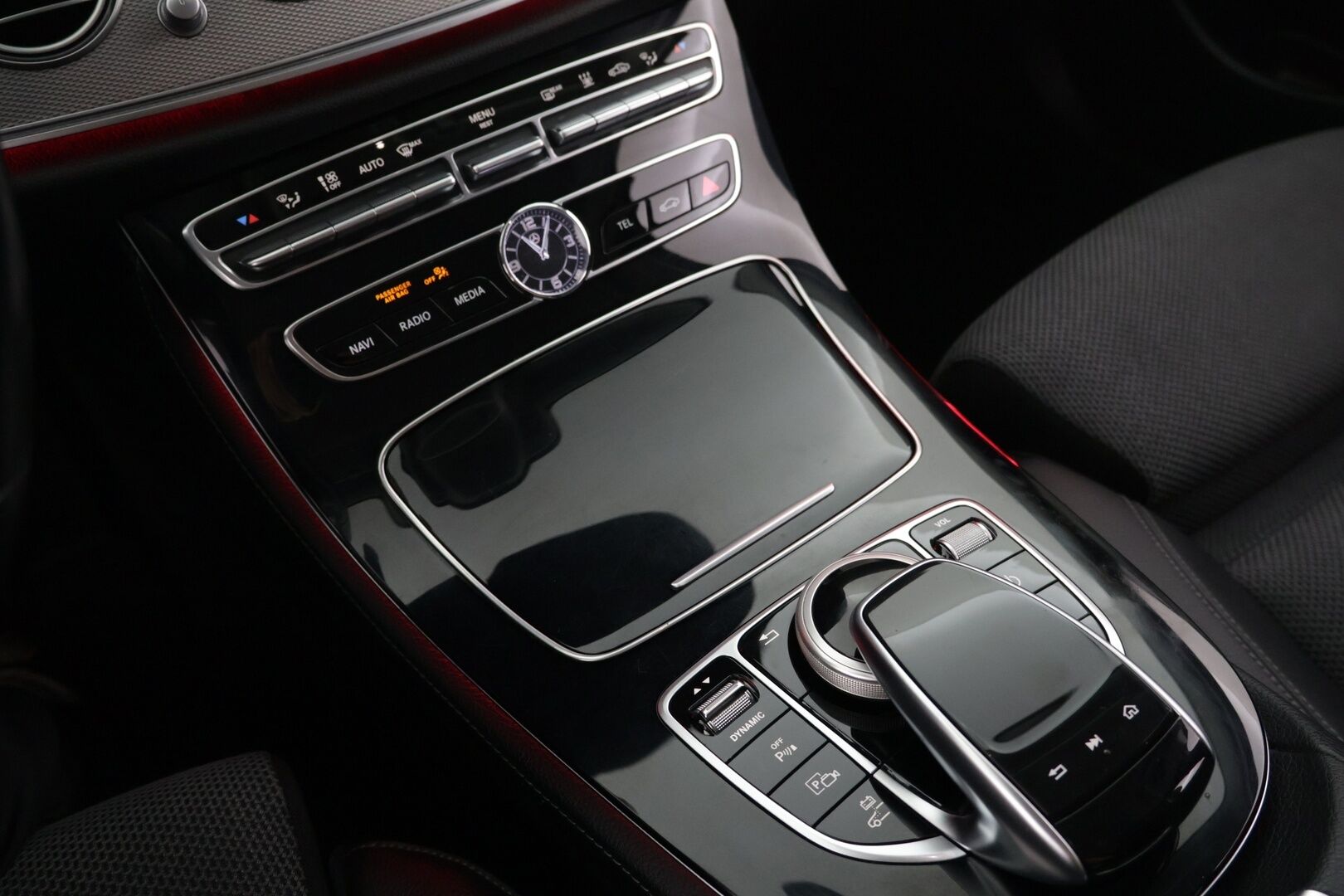 Mercedes-Benz E 2019 300 de T A Business Avantgarde Edition EQ Power - UPEAT VARUSTEET | Burmester | DTR+ | Multibeam LED | P.kamera | Widescreen | Sähk. vetokoukku | BLIS | Ambient light.
