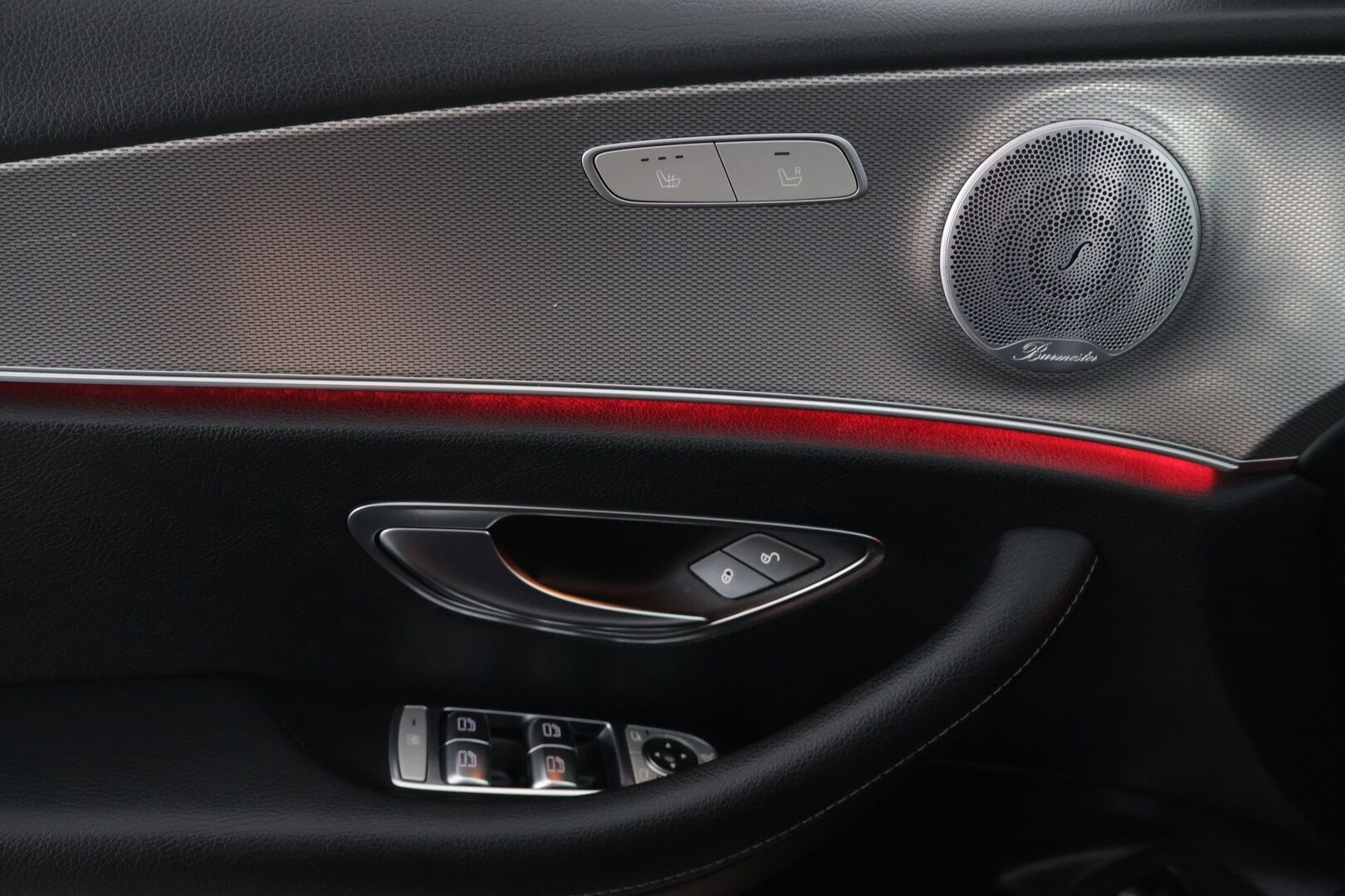 Mercedes-Benz E 2019 300 de T A Business Avantgarde Edition EQ Power - UPEAT VARUSTEET | Burmester | DTR+ | Multibeam LED | P.kamera | Widescreen | Sähk. vetokoukku | BLIS | Ambient light.