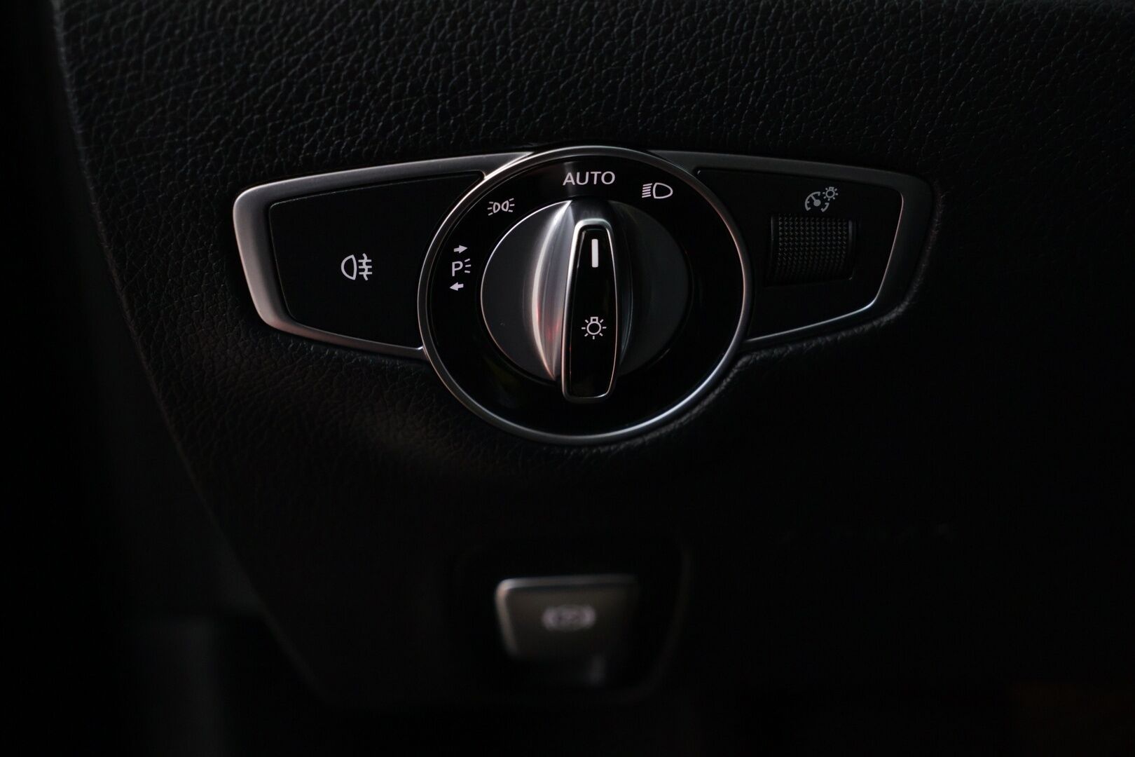 Mercedes-Benz E 2019 300 de T A Business Avantgarde Edition EQ Power - UPEAT VARUSTEET | Burmester | DTR+ | Multibeam LED | P.kamera | Widescreen | Sähk. vetokoukku | BLIS | Ambient light.