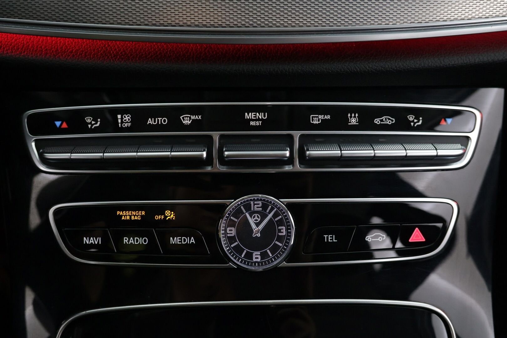 Mercedes-Benz E 2019 300 de T A Business Avantgarde Edition EQ Power - UPEAT VARUSTEET | Burmester | DTR+ | Multibeam LED | P.kamera | Widescreen | Sähk. vetokoukku | BLIS | Ambient light.