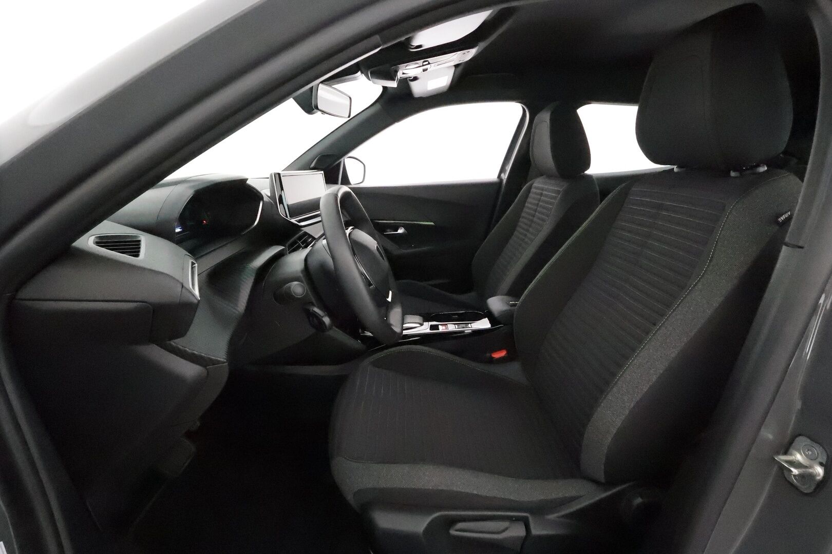 Peugeot e-2008 2023 Active 54 kWh 156 Automaatti **Lämpöpumppu / LED-valot / P.Tutkat / Ajolinjapilotti / Apple&Android** - Suomi-auto / Kahdet Renkaat
