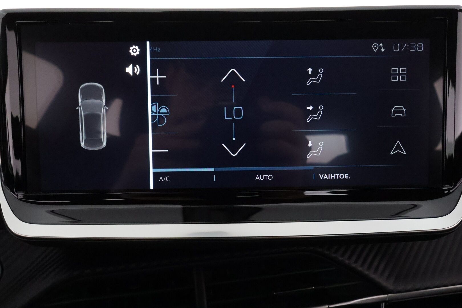 Peugeot e-2008 2023 Active 54 kWh 156 Automaatti **Lämpöpumppu / LED-valot / P.Tutkat / Ajolinjapilotti / Apple&Android** - Suomi-auto / Kahdet Renkaat
