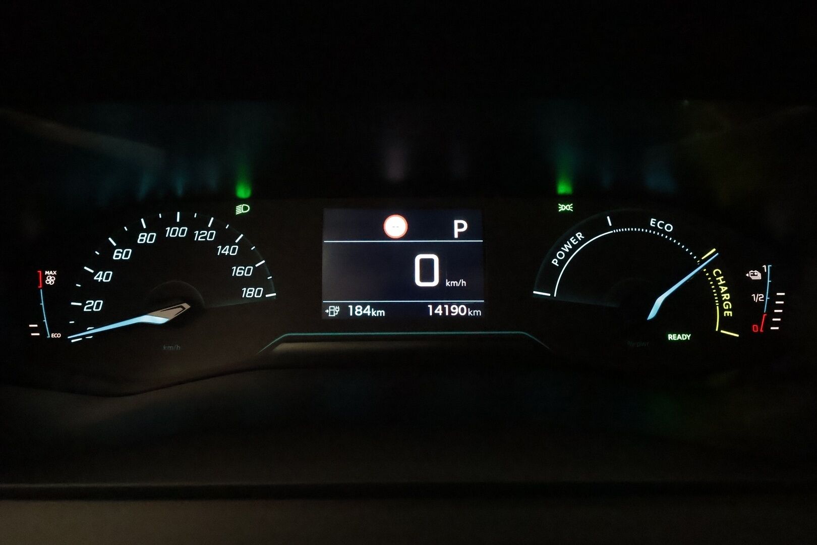 Peugeot e-2008 2023 Active 54 kWh 156 Automaatti **Lämpöpumppu / LED-valot / P.Tutkat / Ajolinjapilotti / Apple&Android** - Suomi-auto / Kahdet Renkaat