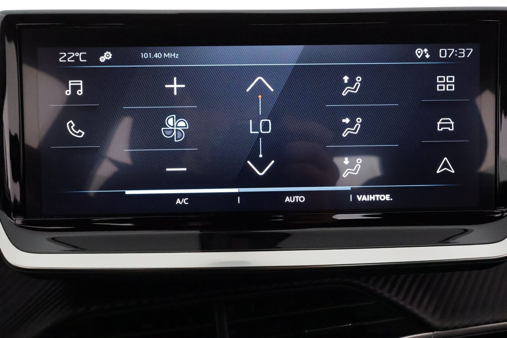 Peugeot e-2008 2023 Active 54 kWh 156 Automaatti **Lämpöpumppu / LED-valot / P.Tutkat / Ajolinjapilotti / Apple&Android** - Suomi-auto / Kahdet Renkaat