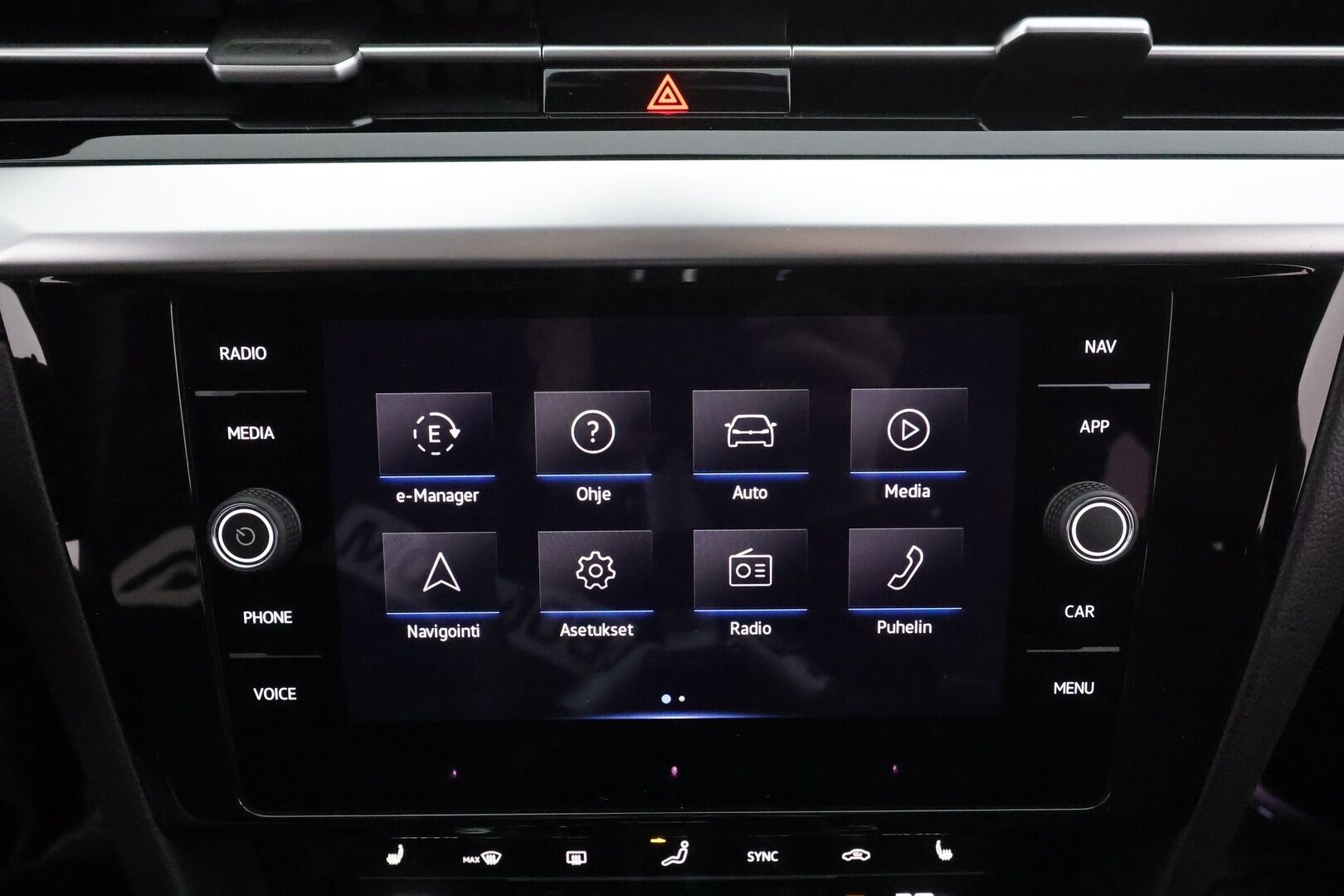 VOLKSWAGEN ARTEON 2022 Shooting Brake R-Line eHybrid 160 kW DSG * ACC / Webasto / LED / Koukku / Navi / keyless * - 2x Latauskaapelit / Kahdet renkaat aluvanteilla / Merkkihuollot - HULLUT AVAJAISHULINAT KORKOTARJOUS 3,29 %