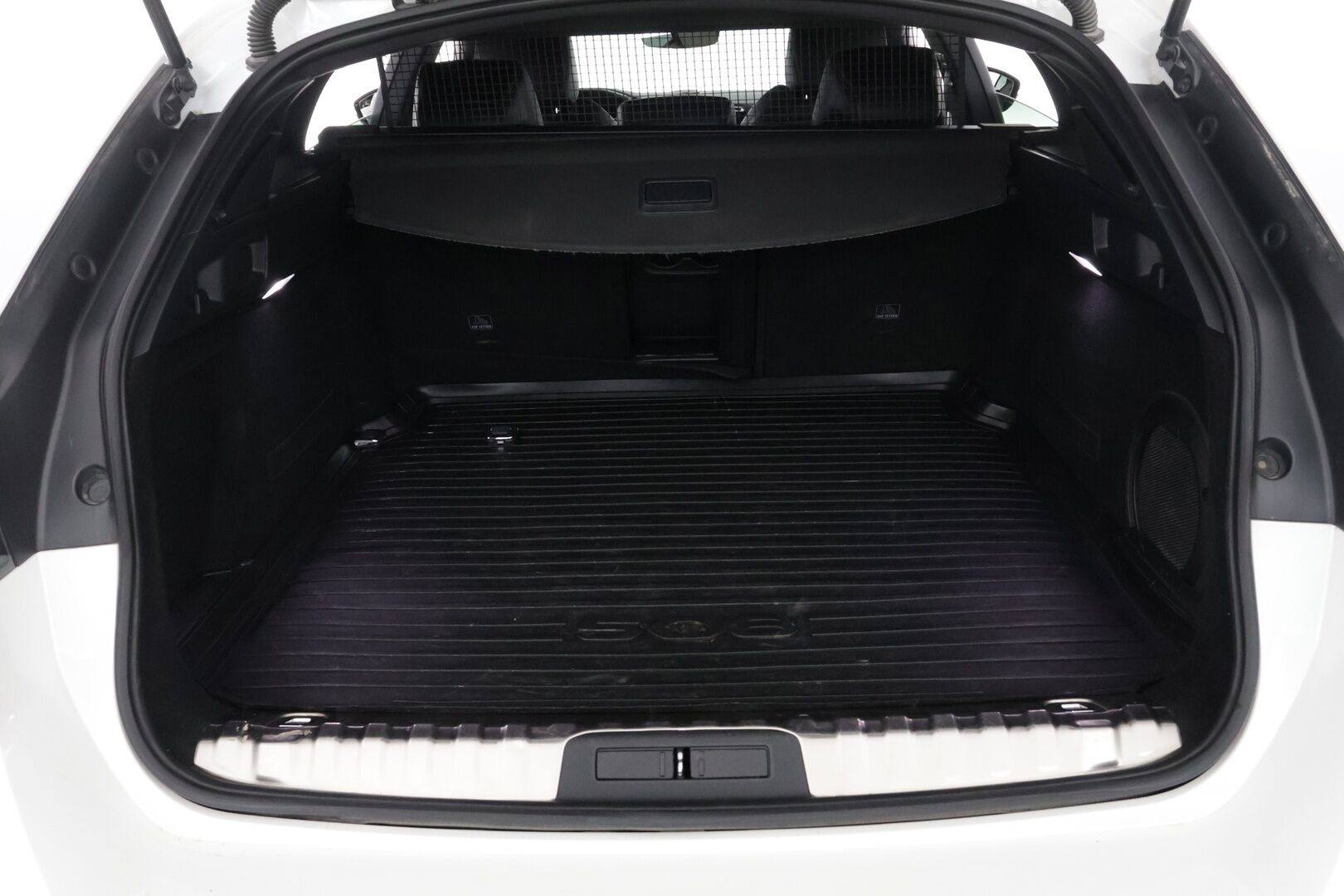 PEUGEOT 508 2020 SW GT line Hybrid 225 EAT8-aut - *Merkkihuollettu / Adapt. vakkari / Focal Sound System / Hierovat penkit / Keyless / P.kamera / Koukku *