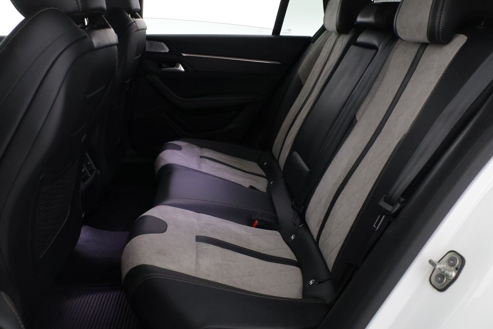 PEUGEOT 508 2020 SW GT line Hybrid 225 EAT8-aut - *Merkkihuollettu / Adapt. vakkari / Focal Sound System / Hierovat penkit / Keyless / P.kamera / Koukku *
