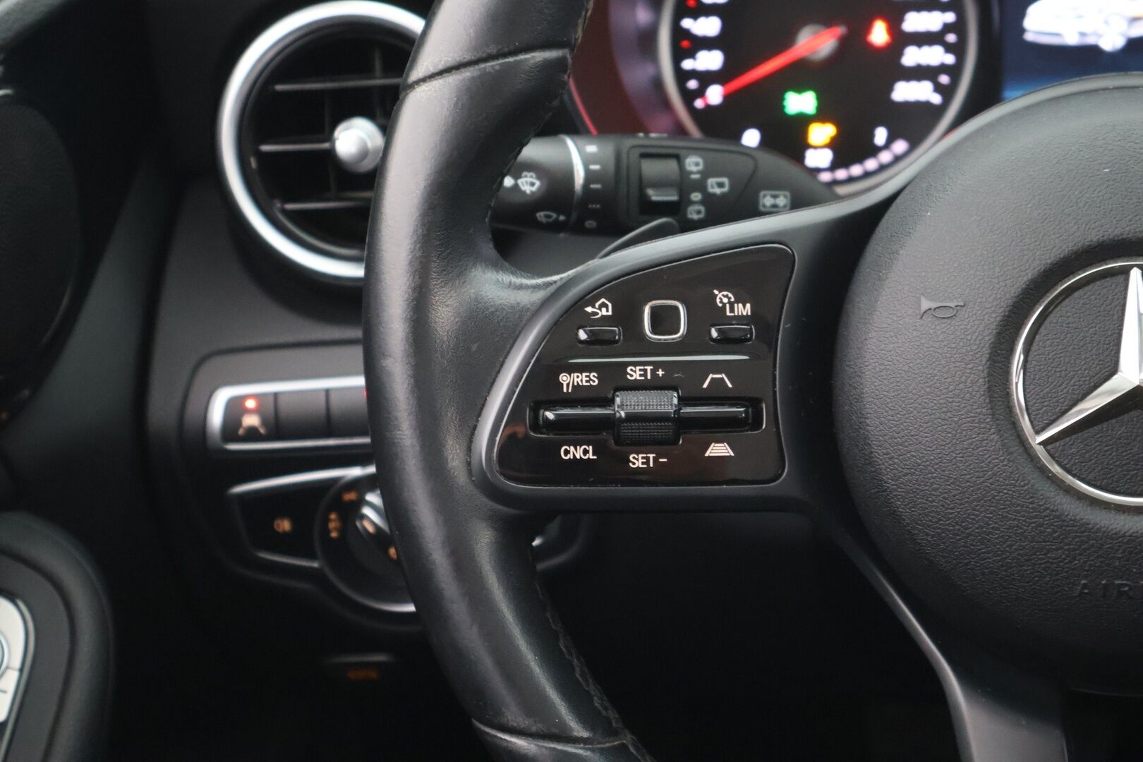 MERCEDES-BENZ C 2020 300 de T A Business Avantgarde Edition EQ Power * Adapt.Vakkari / Kaistavahti / BLIS / Navi / Apple&Android / Koukku * - * Sport-penkit / Vetokoukku (puskurin alle taittuva) / ACC / Tutkat * 