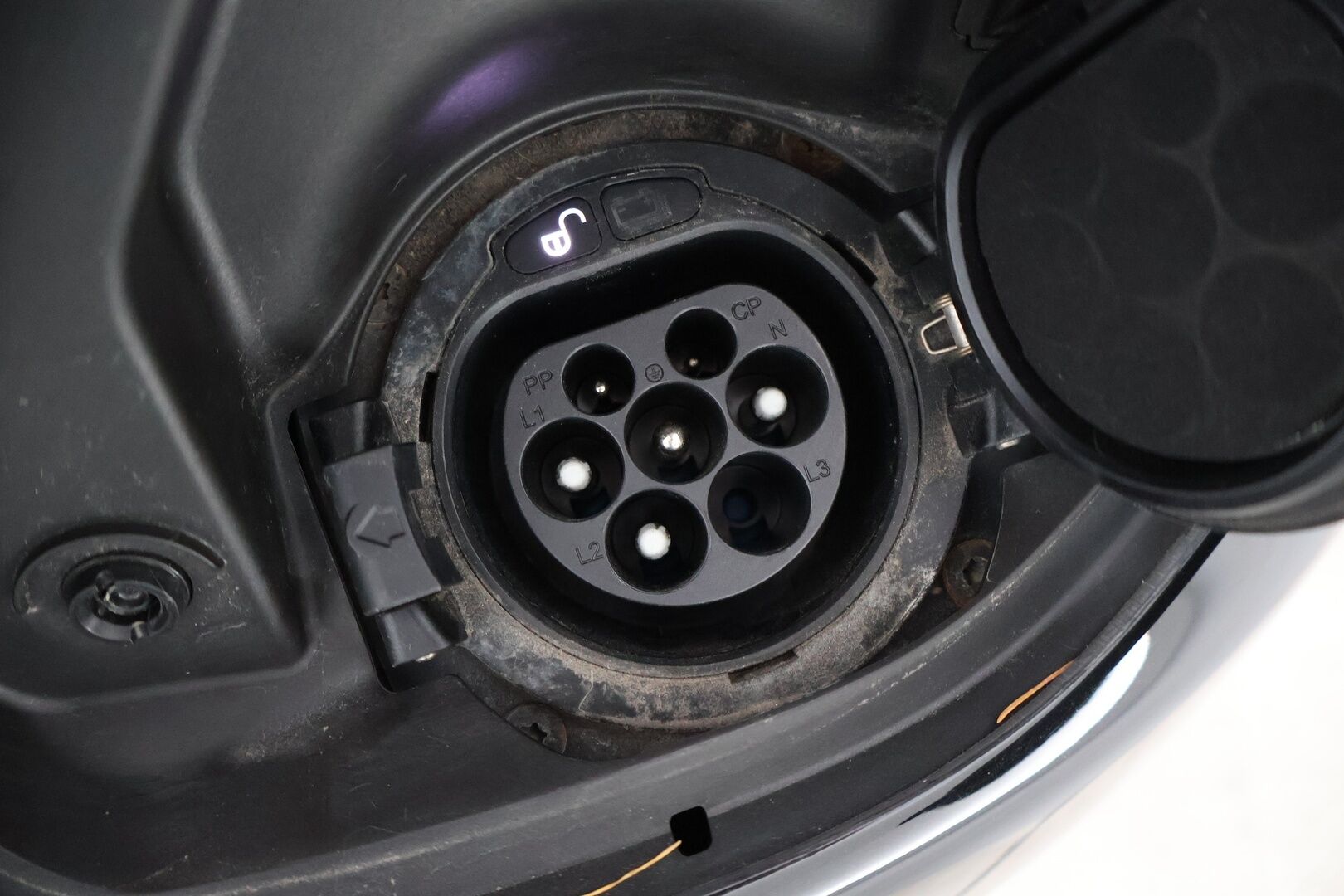 MERCEDES-BENZ C 2020 300 de T A Business Avantgarde Edition EQ Power * Adapt.Vakkari / Kaistavahti / BLIS / Navi / Apple&Android / Koukku * - * Sport-penkit / Vetokoukku (puskurin alle taittuva) / ACC / Tutkat * 